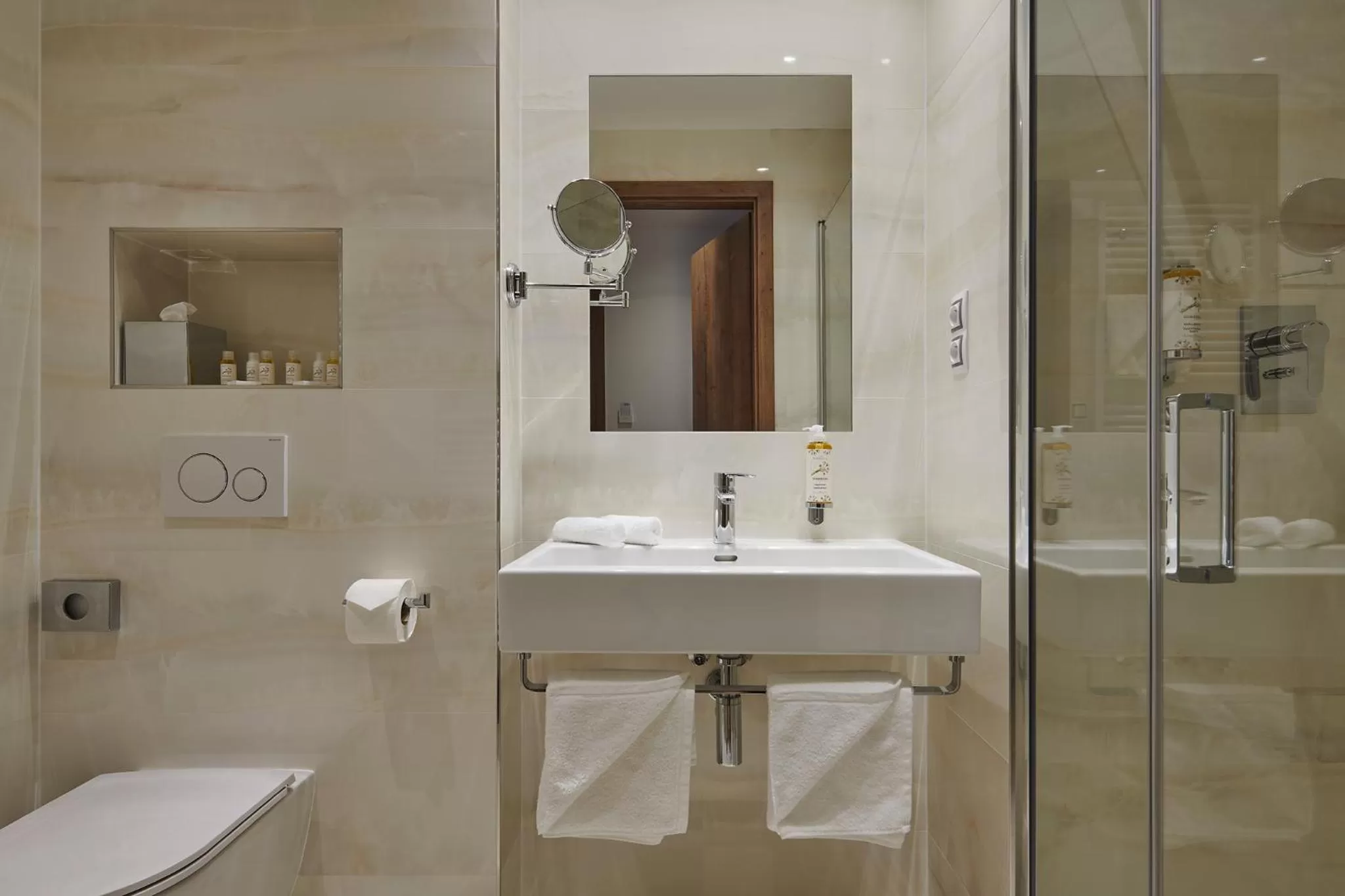 Shower in Hotel Passage