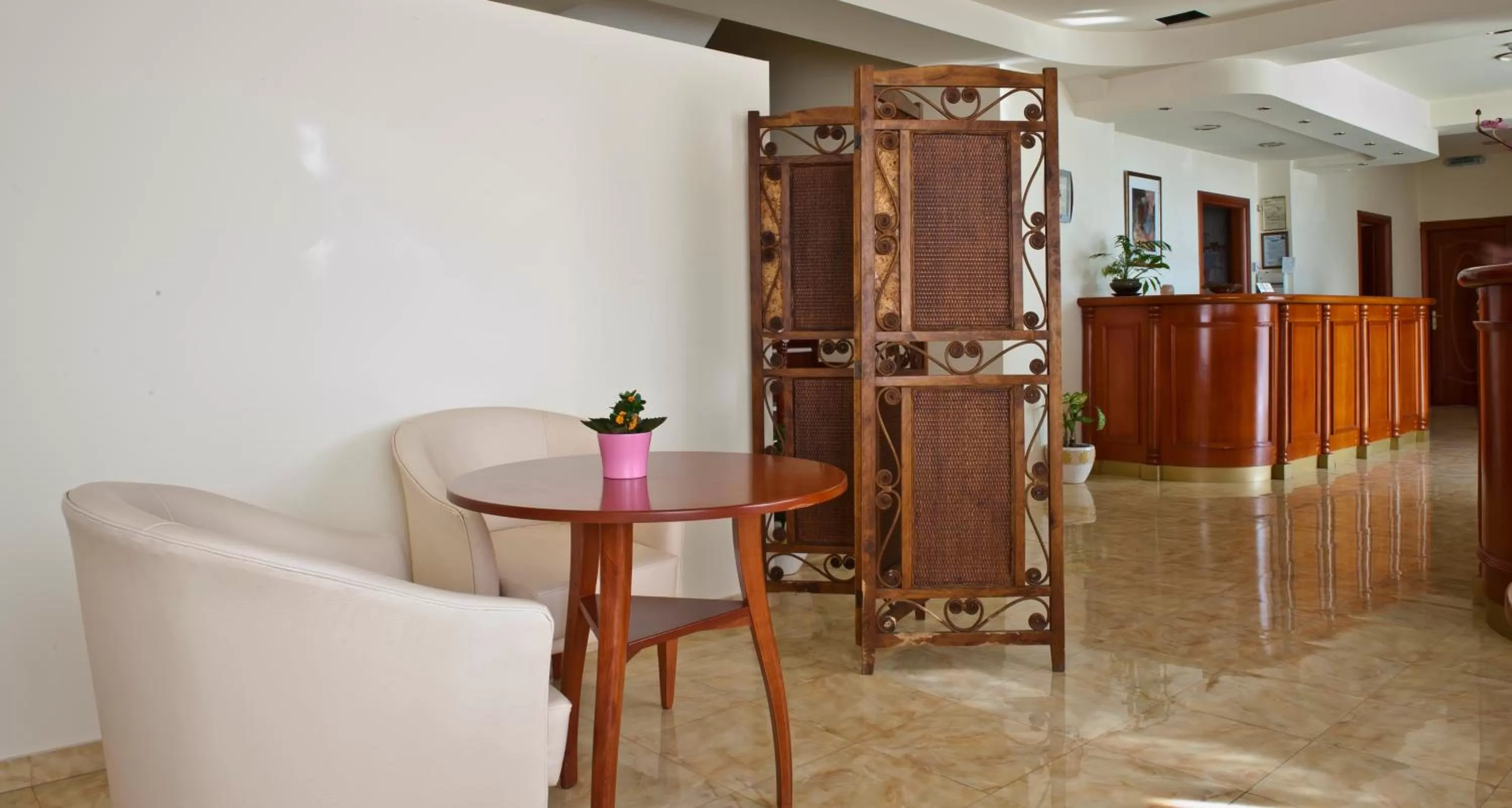 Communal lounge/ TV room in Olympion