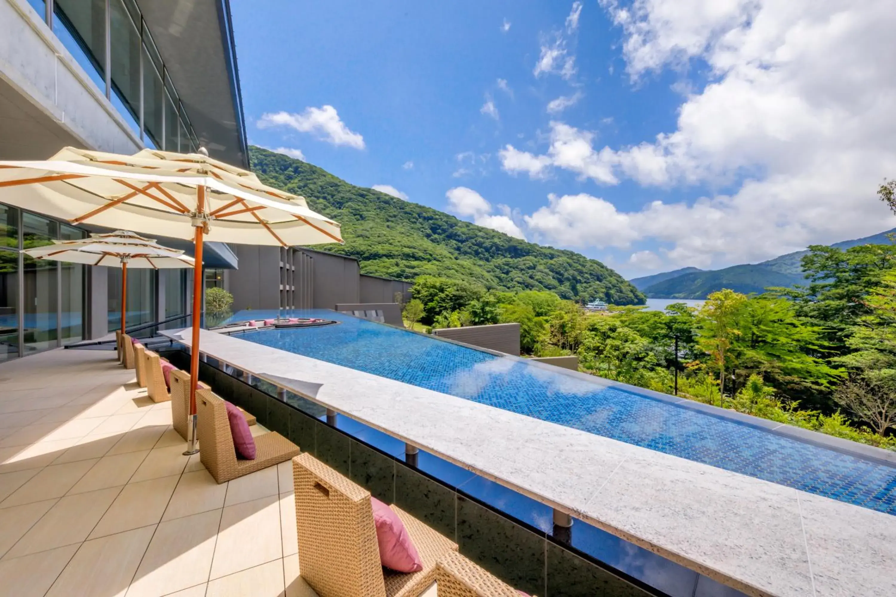 Balcony/Terrace, Swimming Pool in Hakone Ashinoko Hanaori