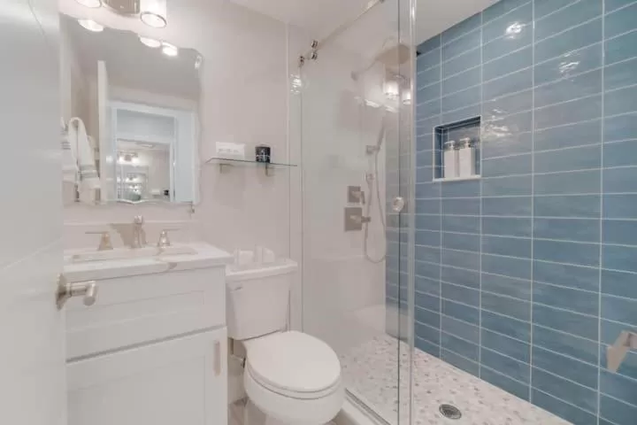 Shower in Tropicals of Palm Beach