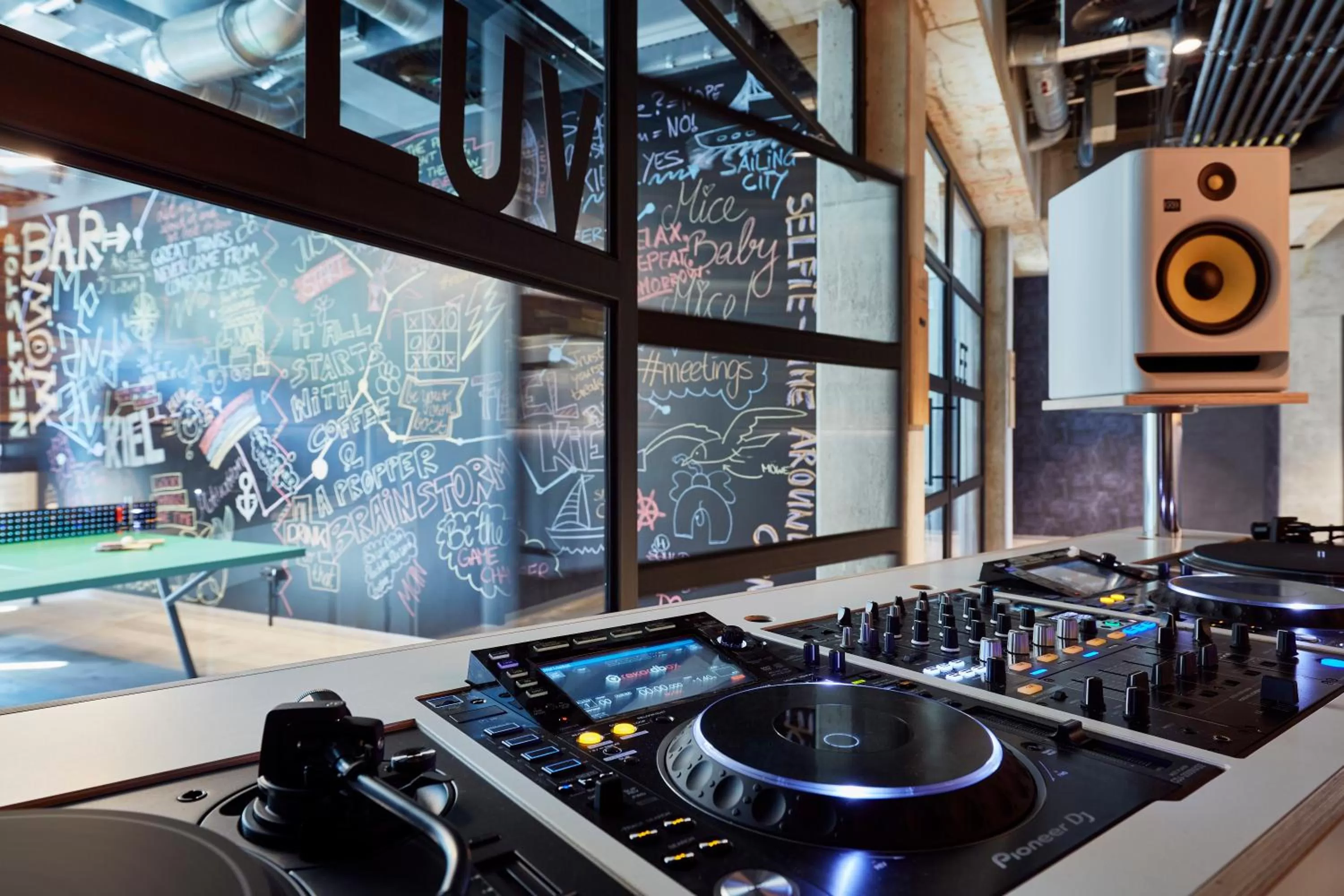 Nightclub / DJ in Me and All Hotel Kiel, by Hyatt