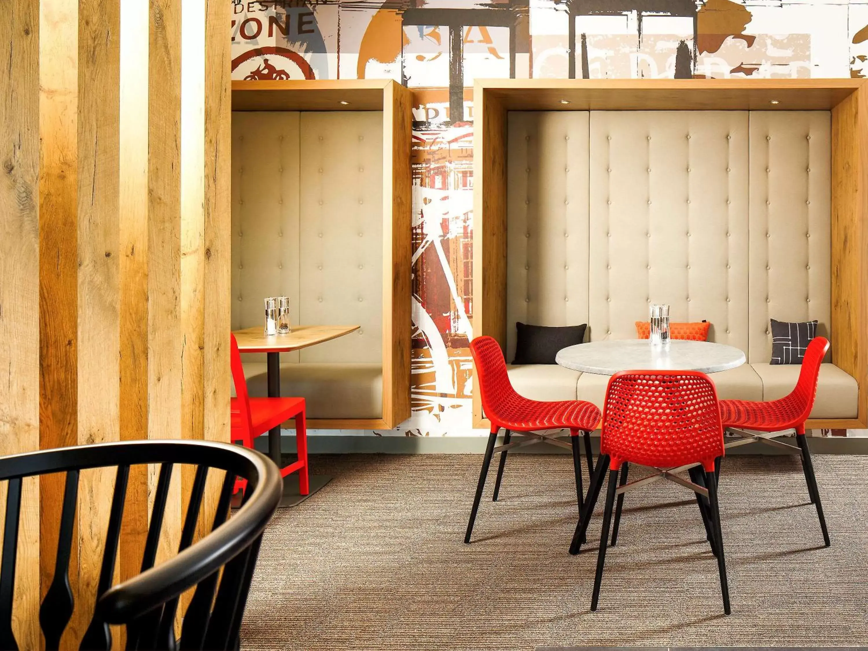 Photo of the whole room, Dining Area in ibis Cambridge Central Station