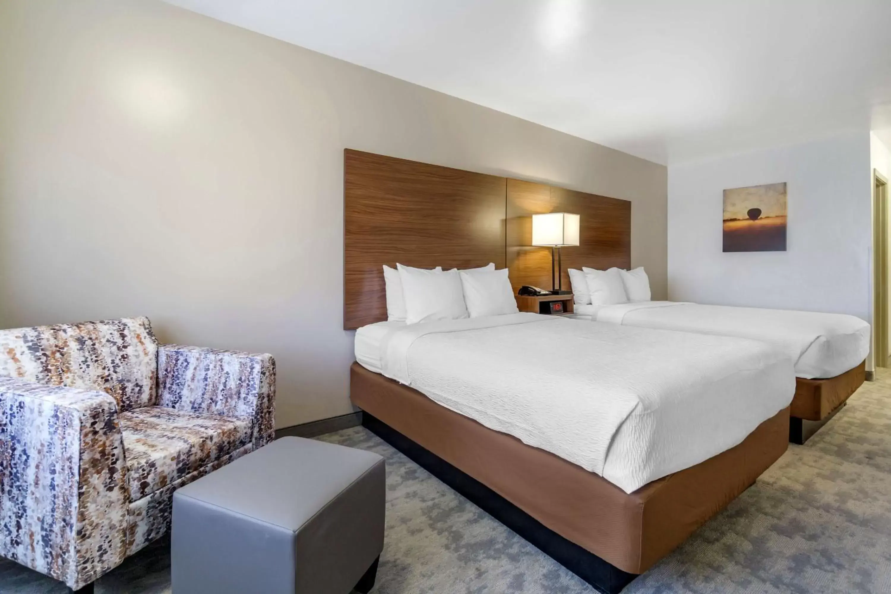 Bed in Best Western PLUS Lake Front Hotel Bed in Best Western PLUS Lake Front Hotel