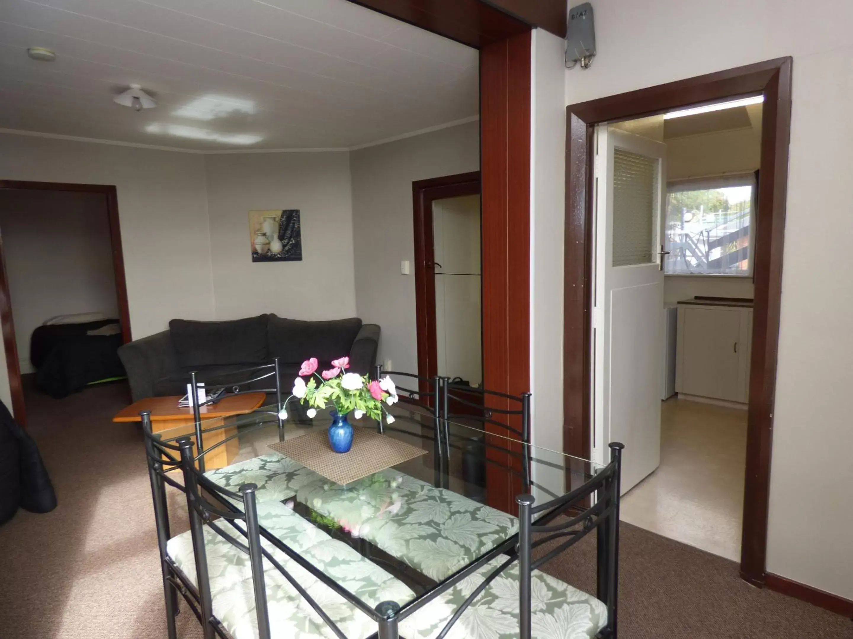 Living room, Dining Area in Anchor Motel