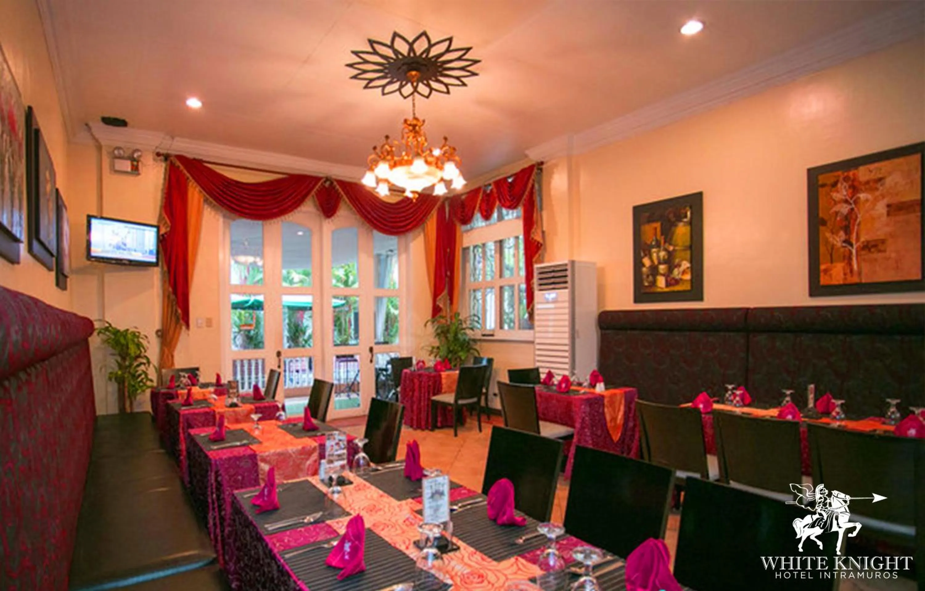 Restaurant/places to eat in White Knight Hotel Intramuros