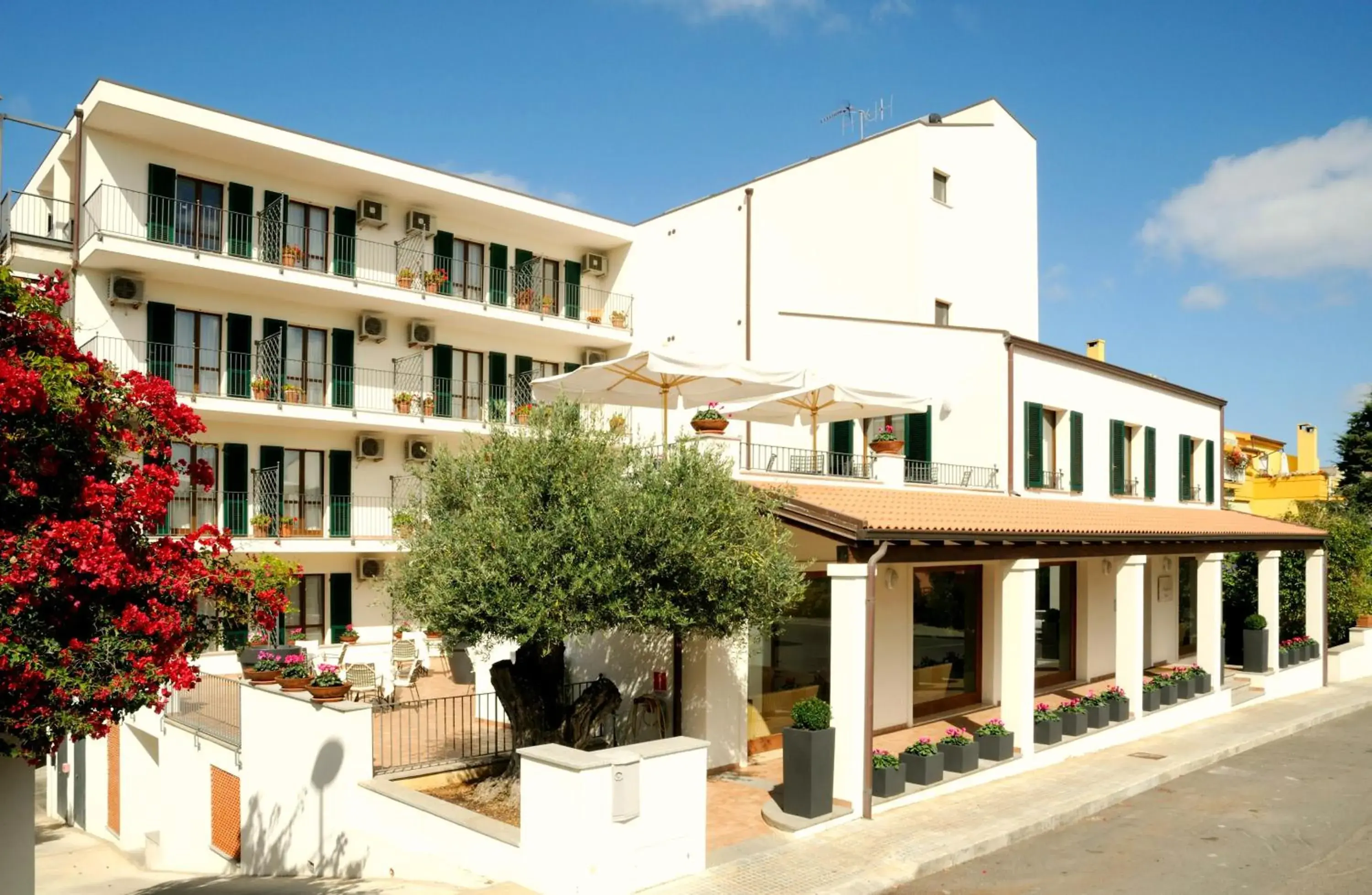 Facade/entrance, Property Building in Hotel Angedras