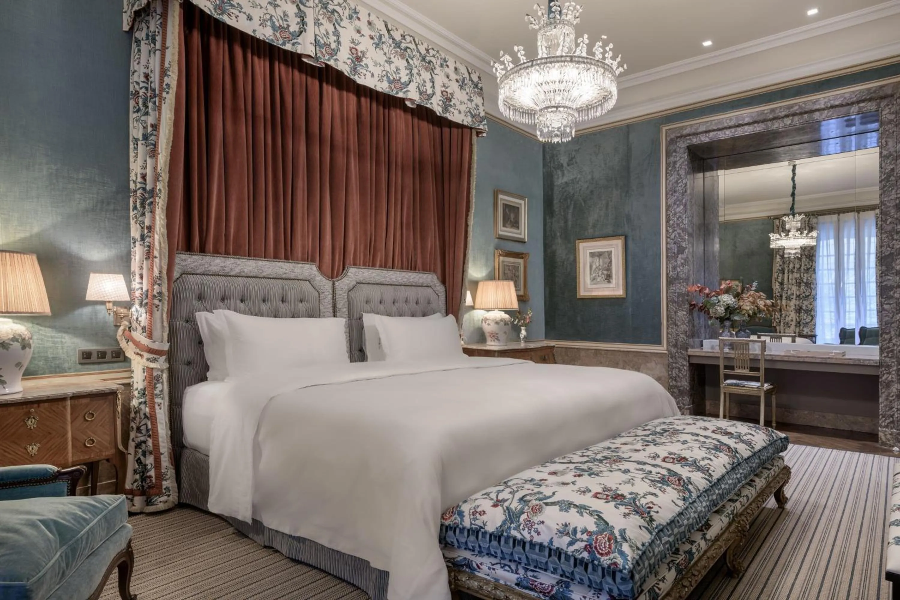 Photo of the whole room, Bed in Santo Mauro, a Luxury Collection Hotel, Madrid