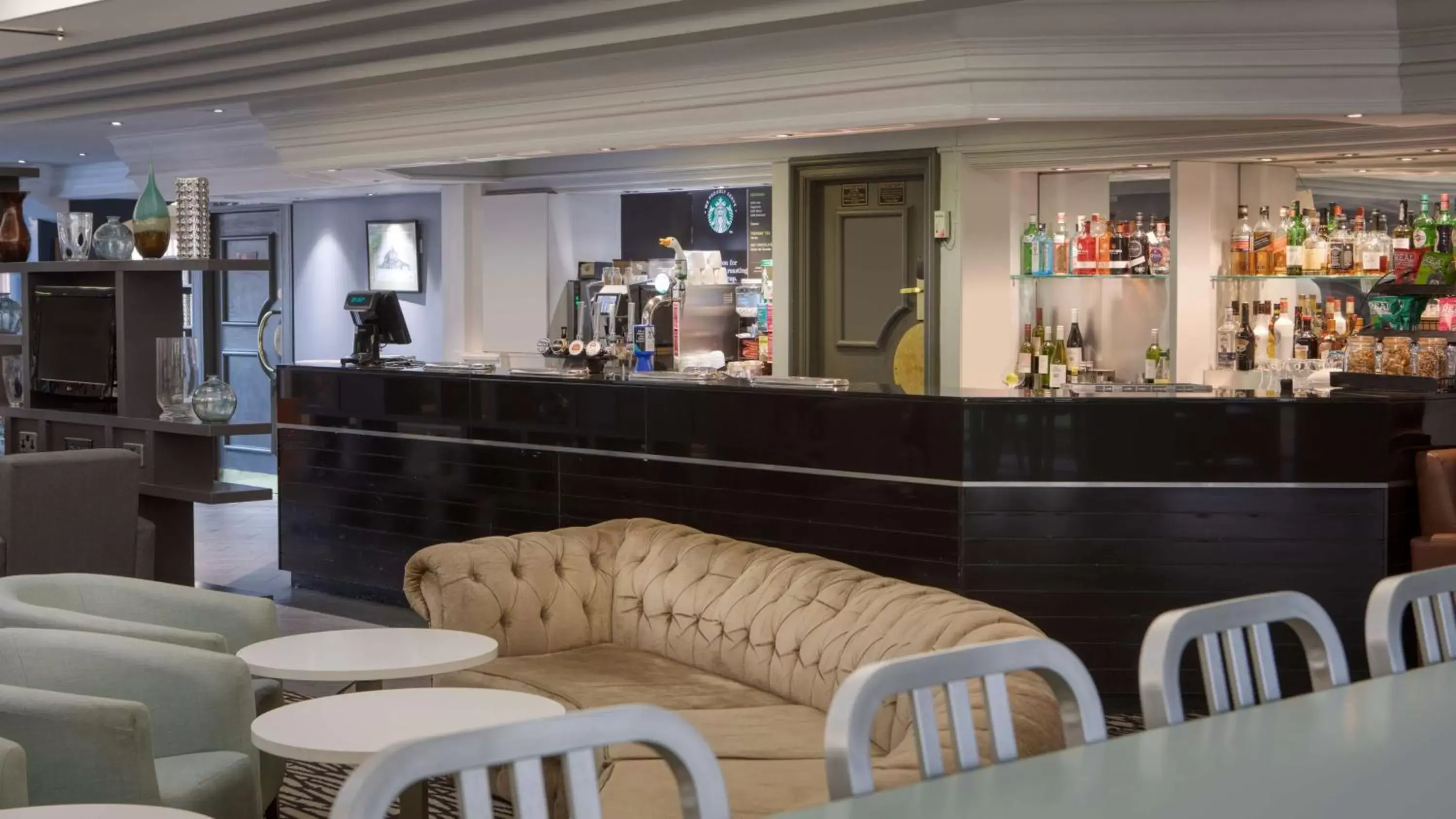 Lounge or bar, Lounge/Bar in DoubleTree by Hilton Newbury North