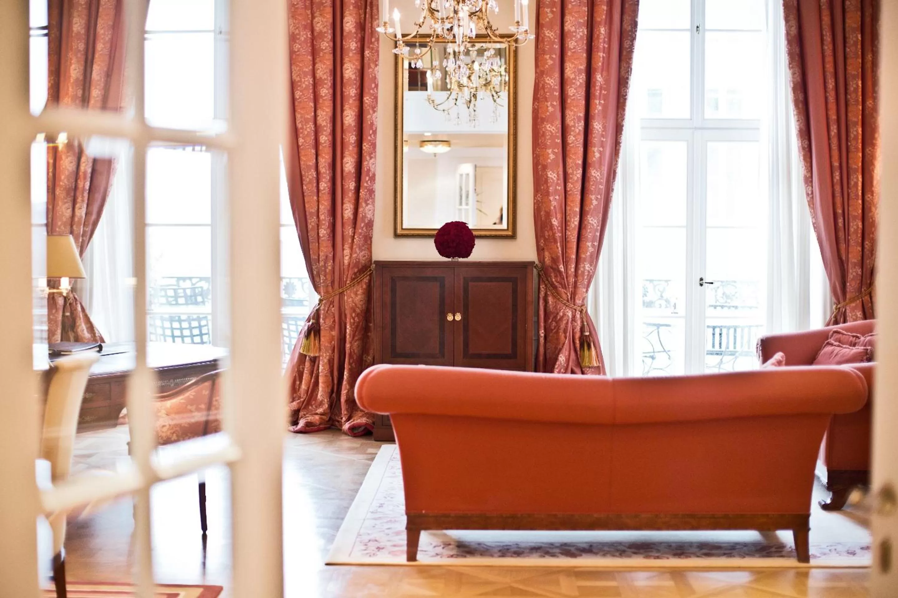 Living room in Palais Coburg Hotel