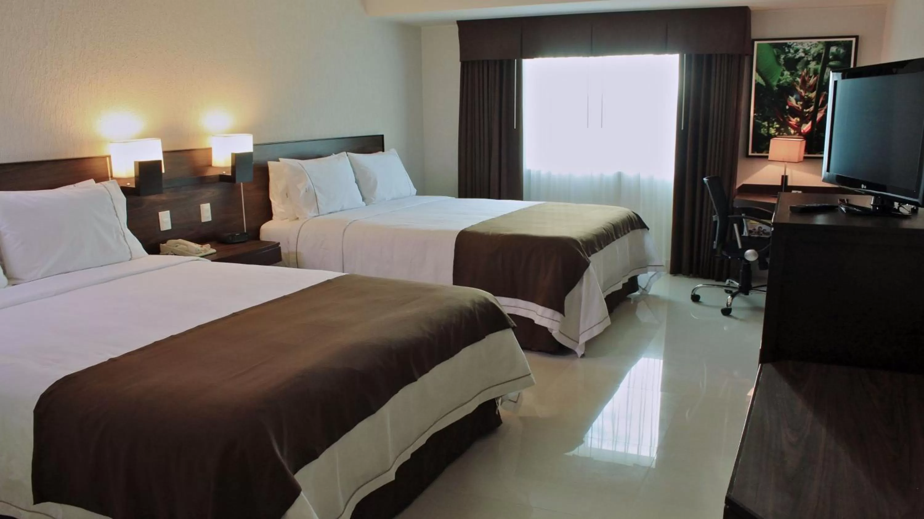 Photo of the whole room, Bed in Holiday Inn Express Tuxtla Gutierrez La Marimba by IHG