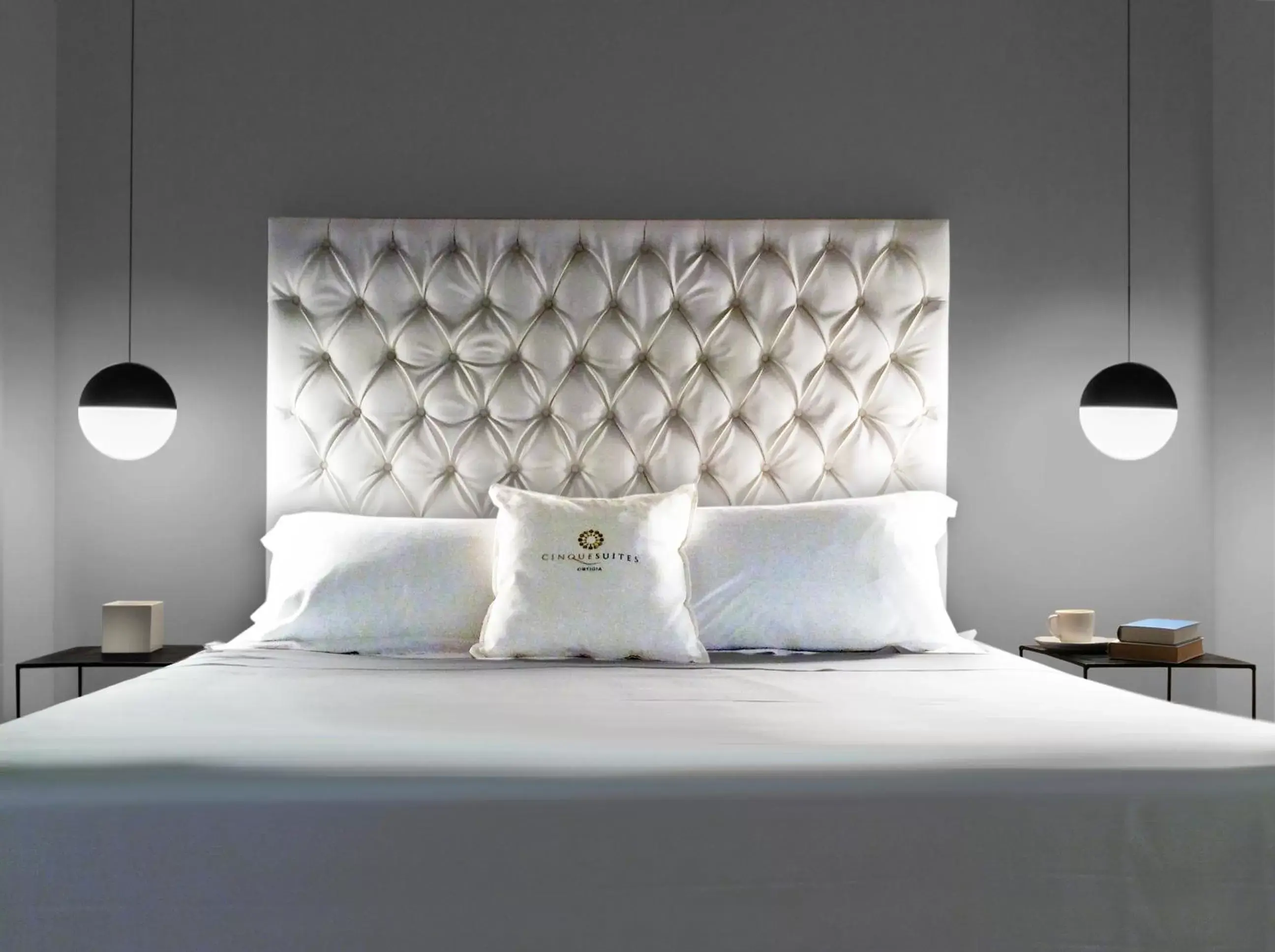 Bed in CinqueSuites Ortigia Bed in CinqueSuites Ortigia