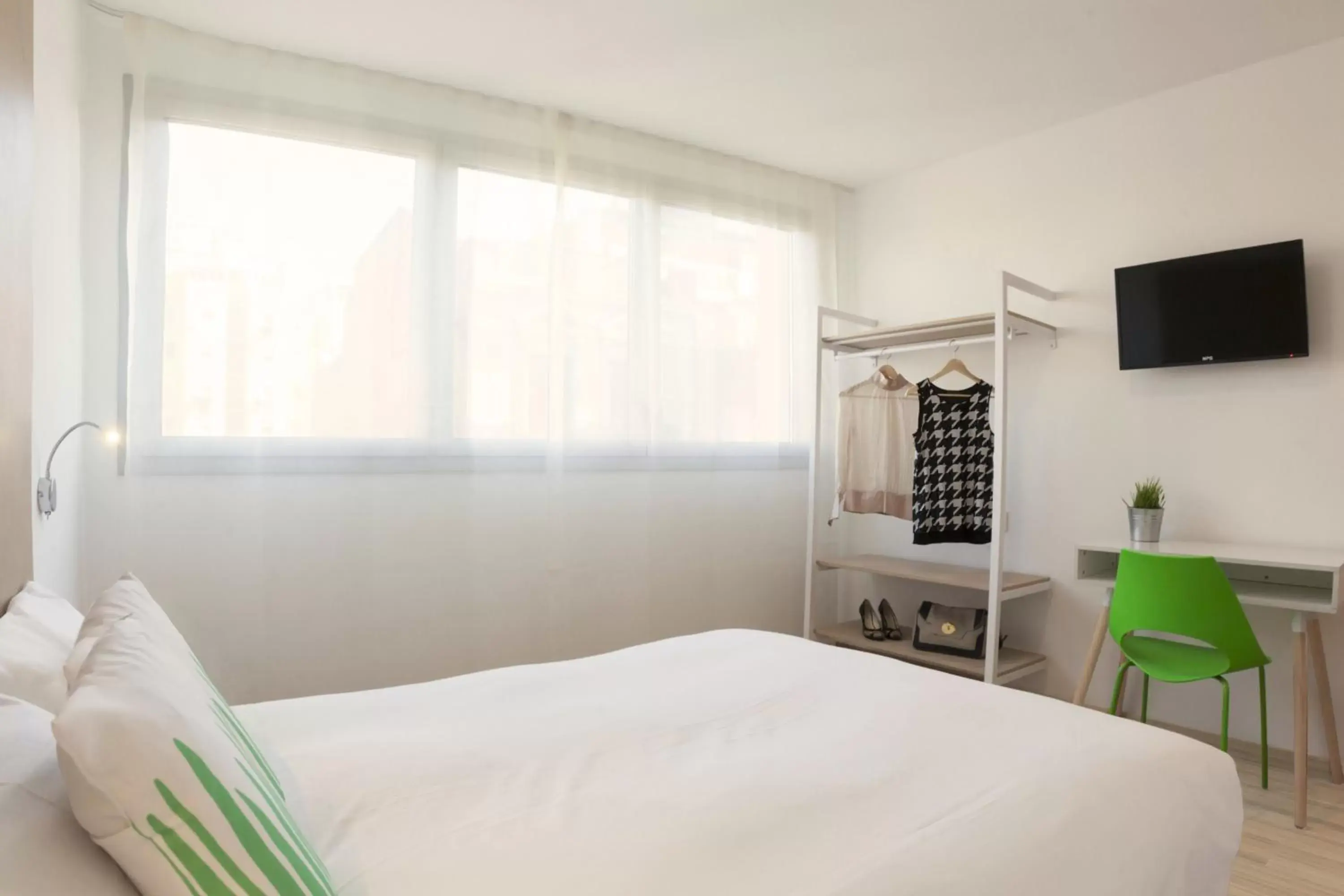 Bedroom, Bed in SmartRoom Barcelona