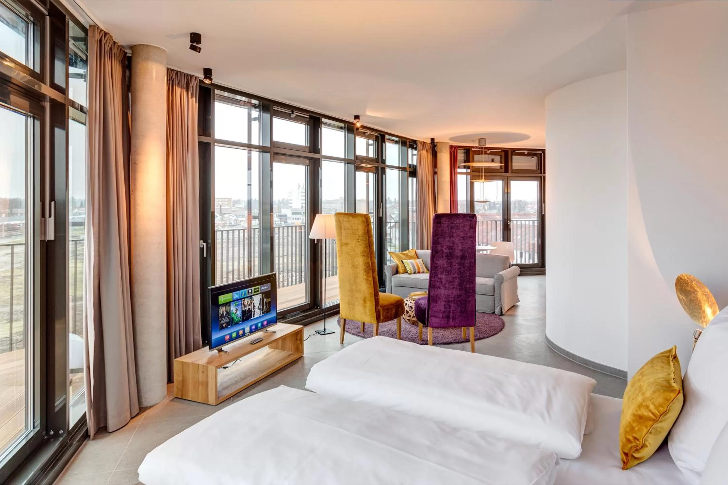 Living room, Bed in Hotel im Bunker