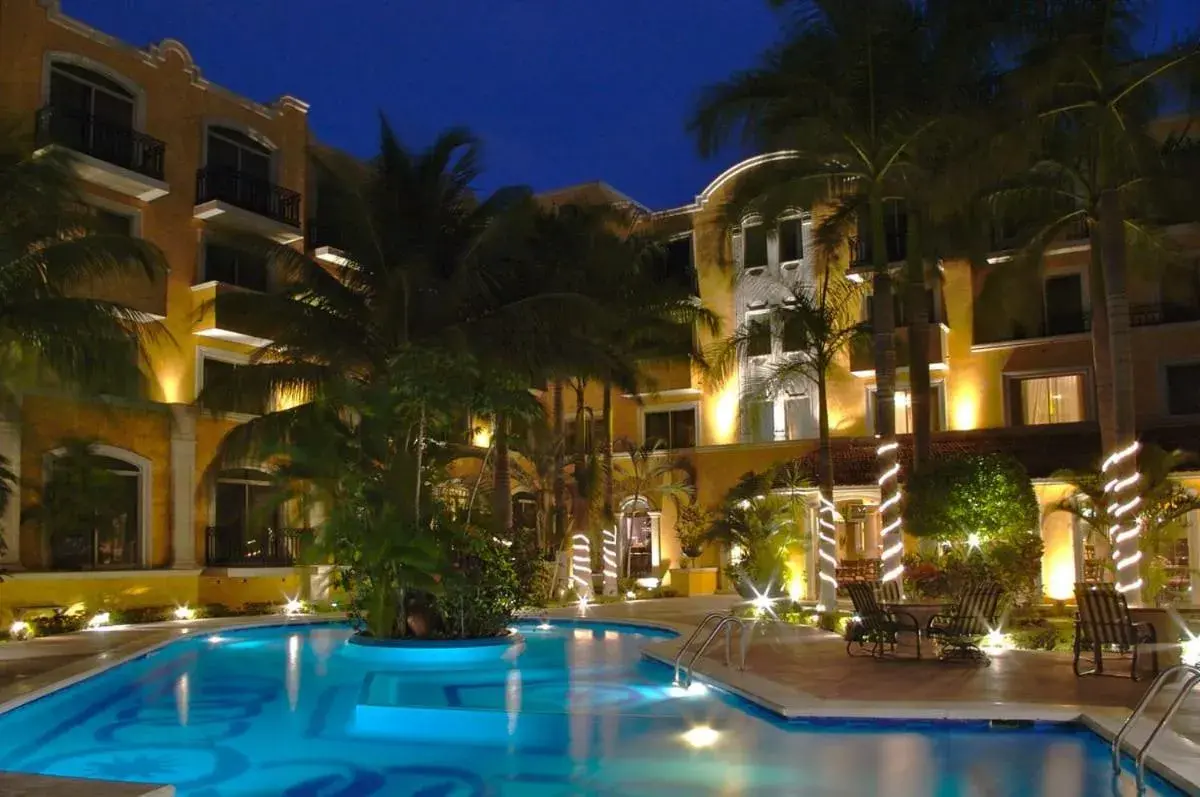 Swimming Pool in Hotel Hacienda Real