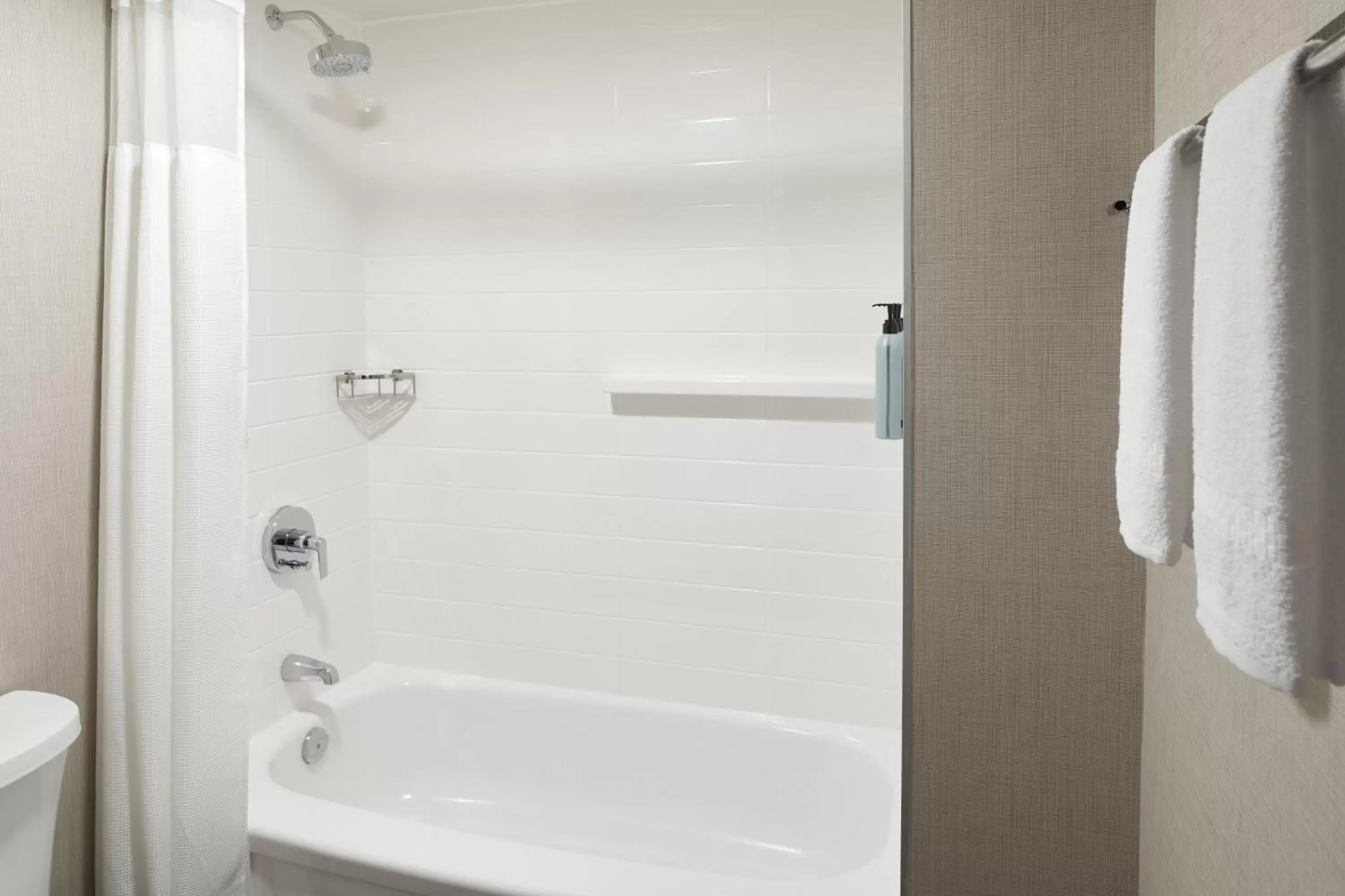 Photo of the whole room, Bathroom in Residence Inn by Marriott Montreal Airport