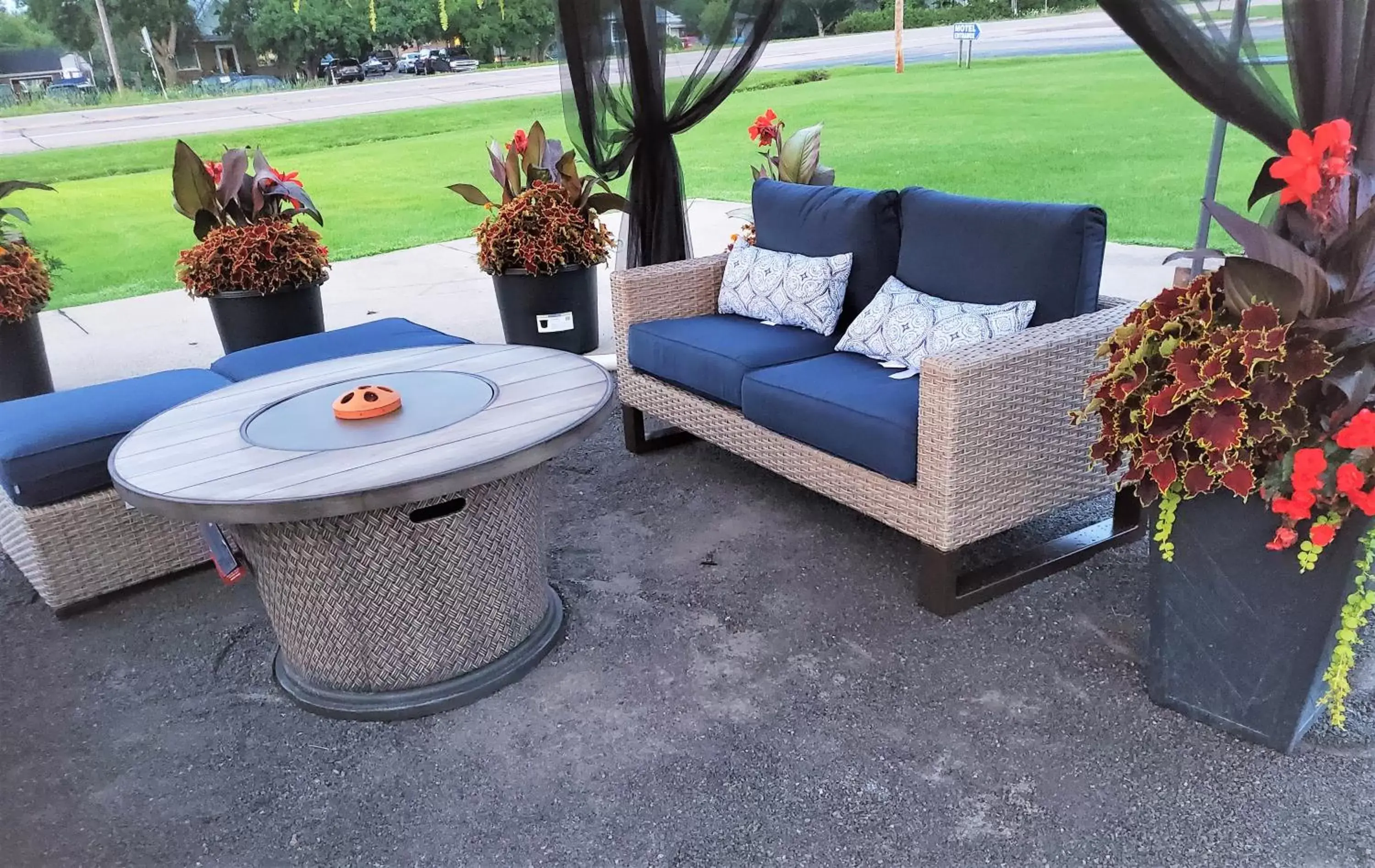 Restaurant/places to eat in Knights Inn Colonial Fireside Inn Restaurant/places to eat in Knights Inn Colonial Fireside Inn