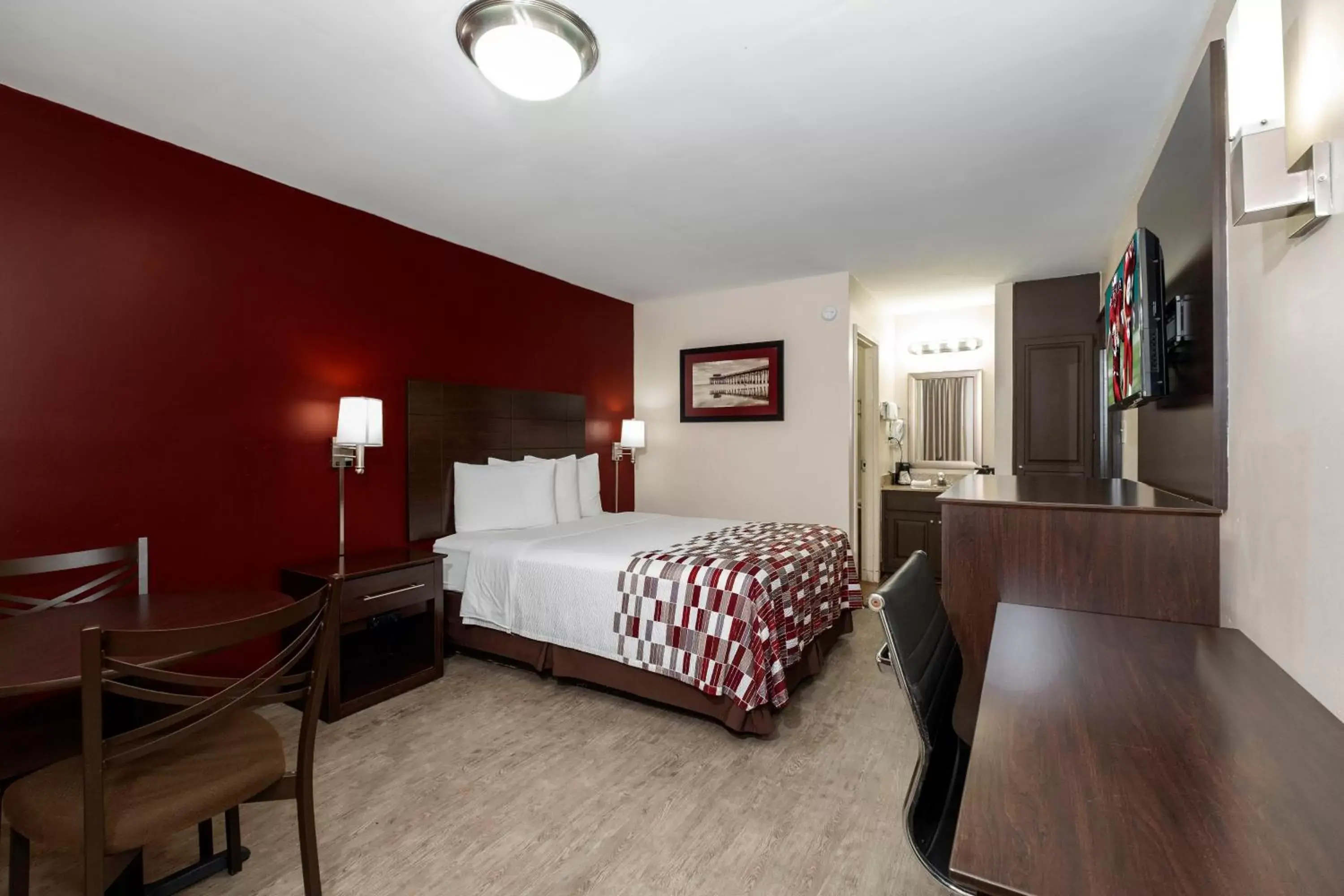 Photo of the whole room, Bed in Red Roof Inn Rock Hill