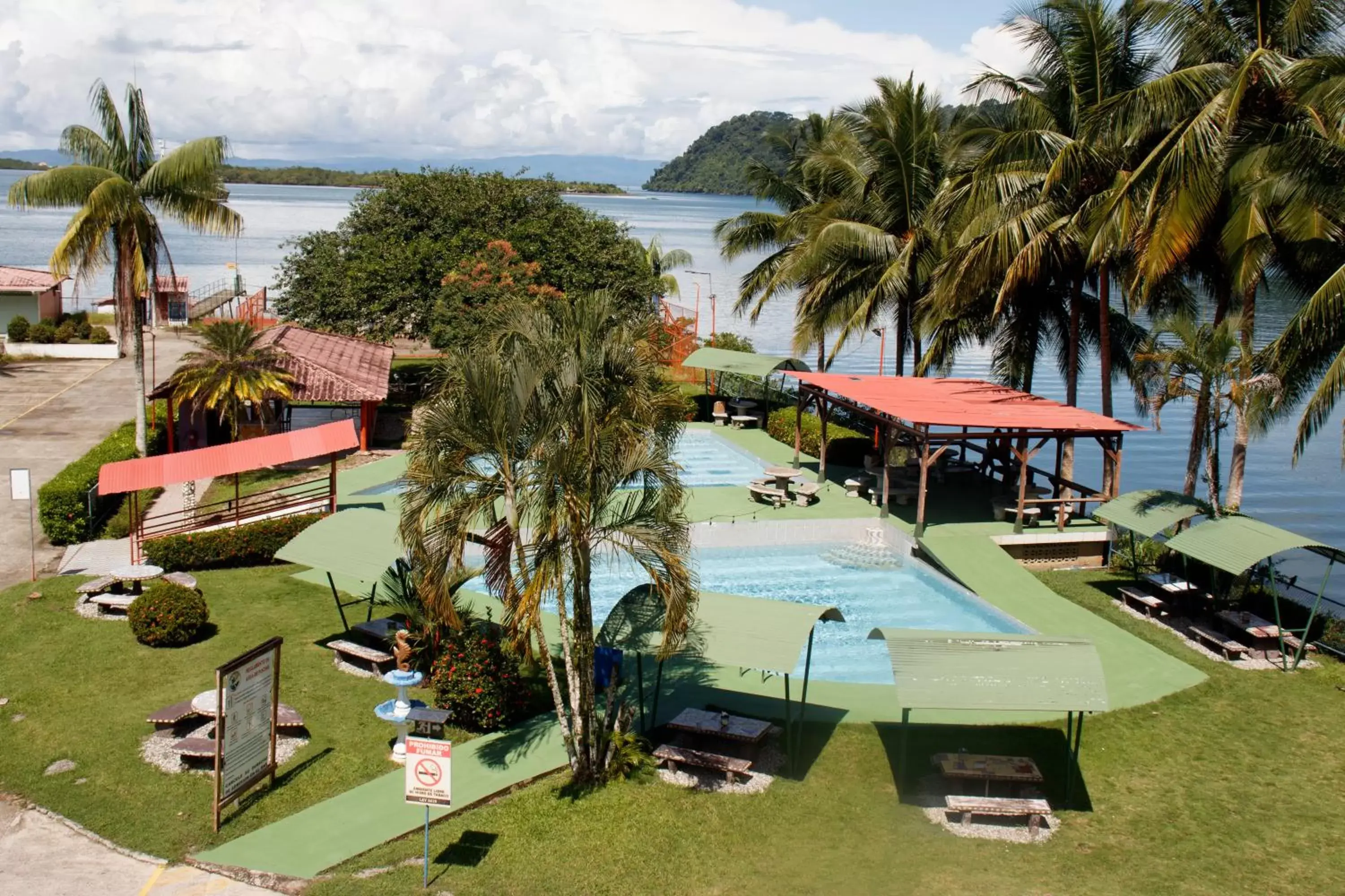 Natural landscape, Pool View in Hotel Samoa del Sur