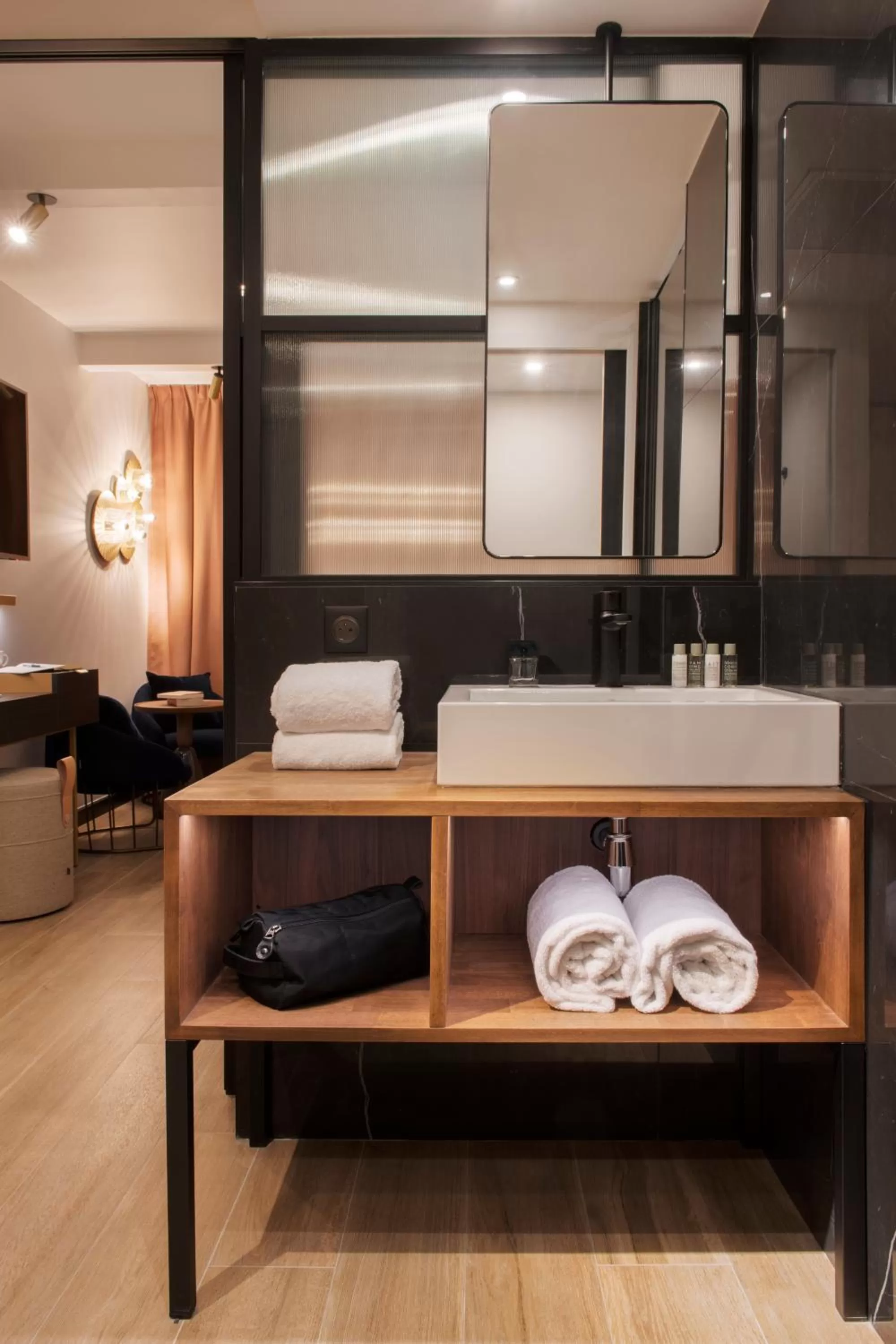 Shower, Bed in Golden Tulip CDG Airport Roissy