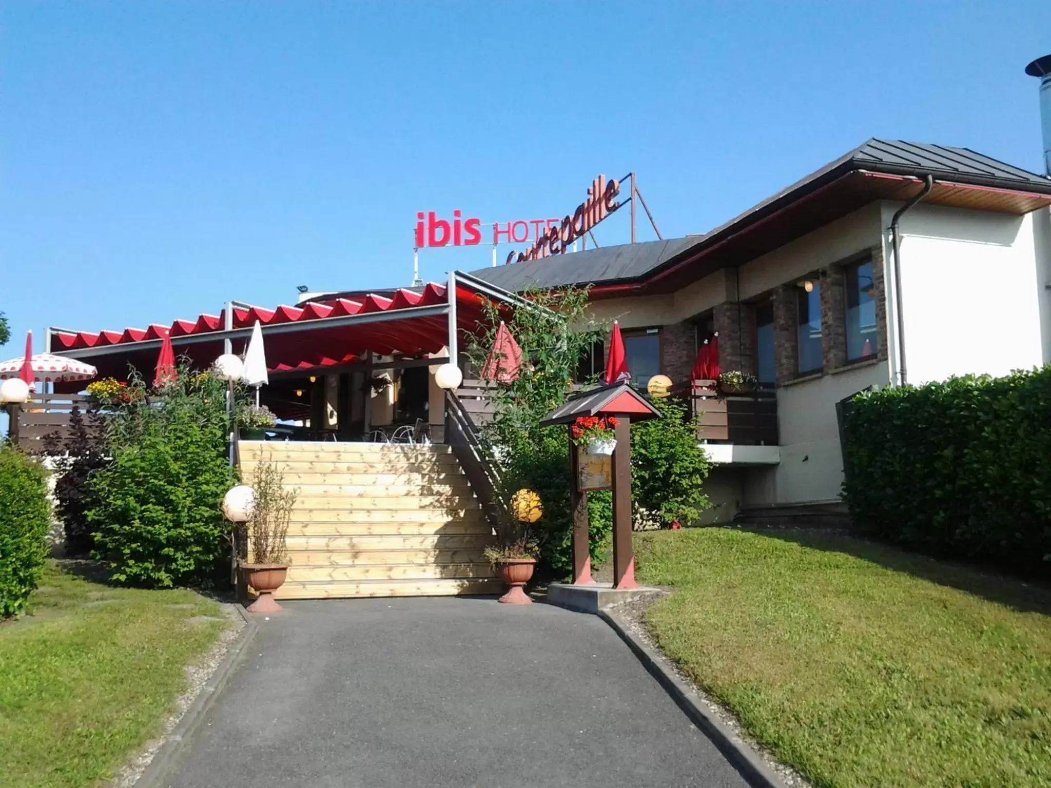 Facade/entrance, Property Building in ibis Bordeaux Lac