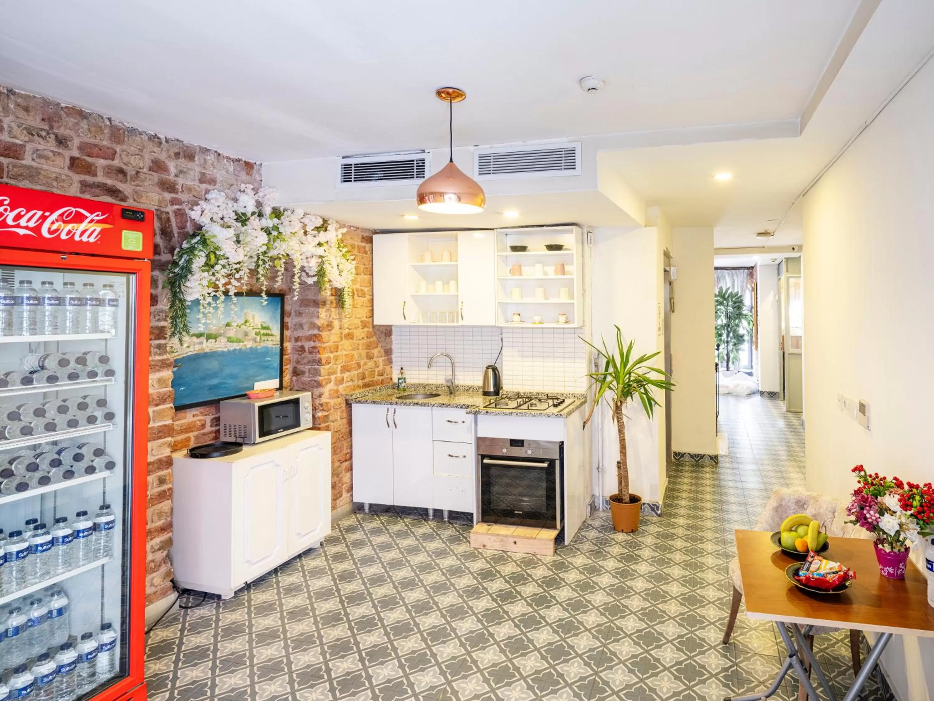 Kitchen or kitchenette in The Red Tent Suite 88