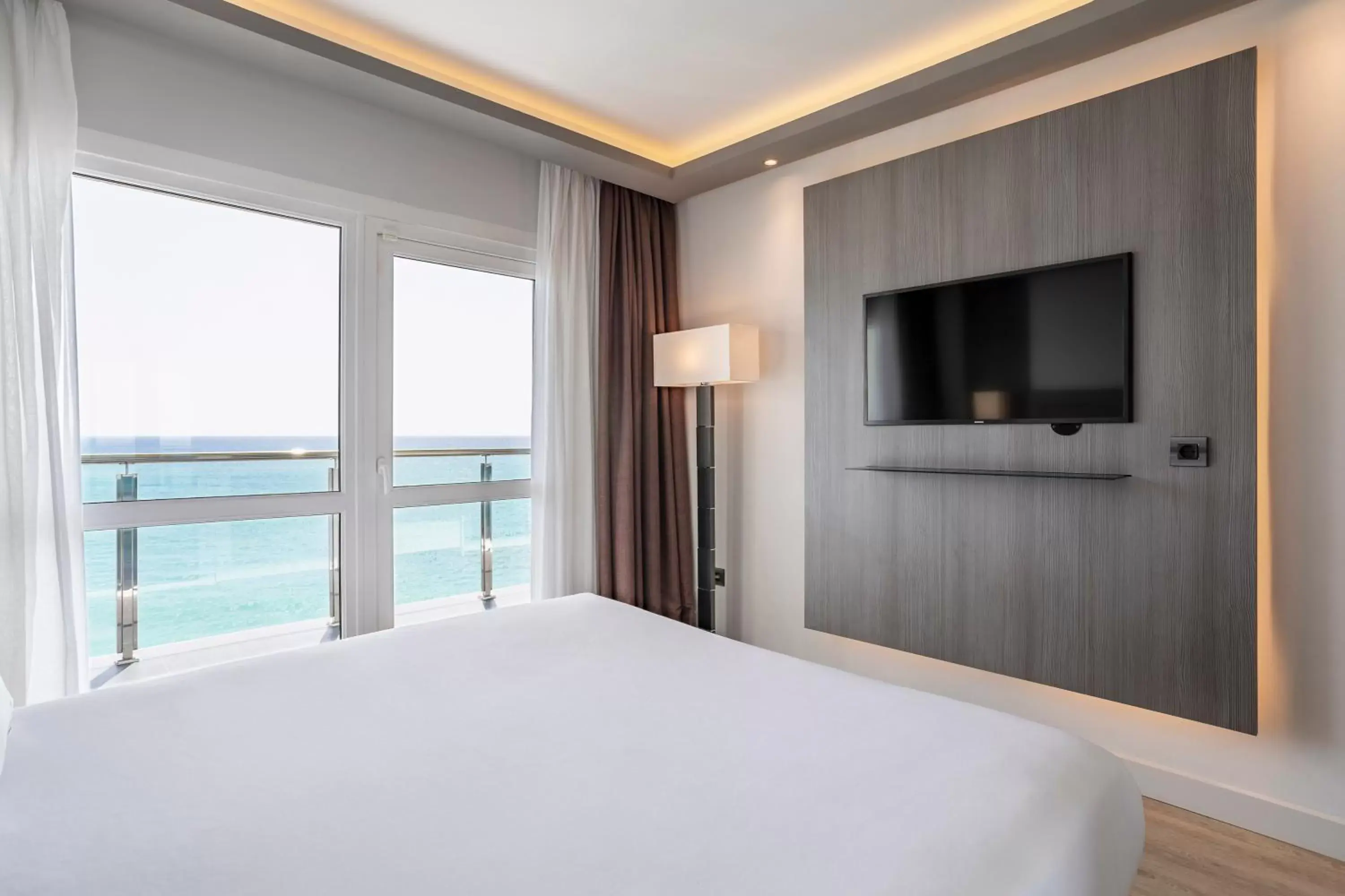 Bed in Melia Alicante