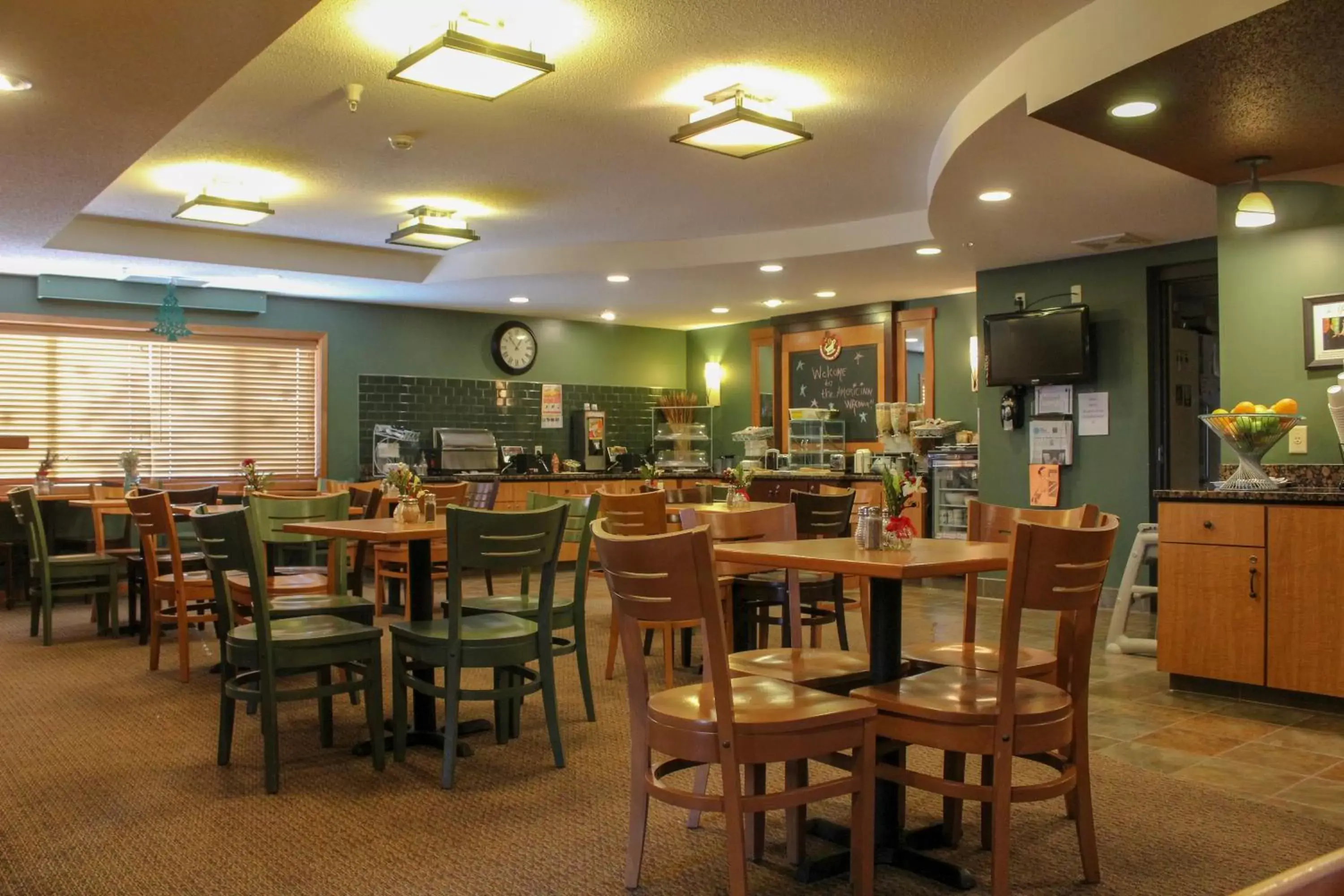 American breakfast, Restaurant/Places to Eat in AmeriVu Inn and Suites - Waconia