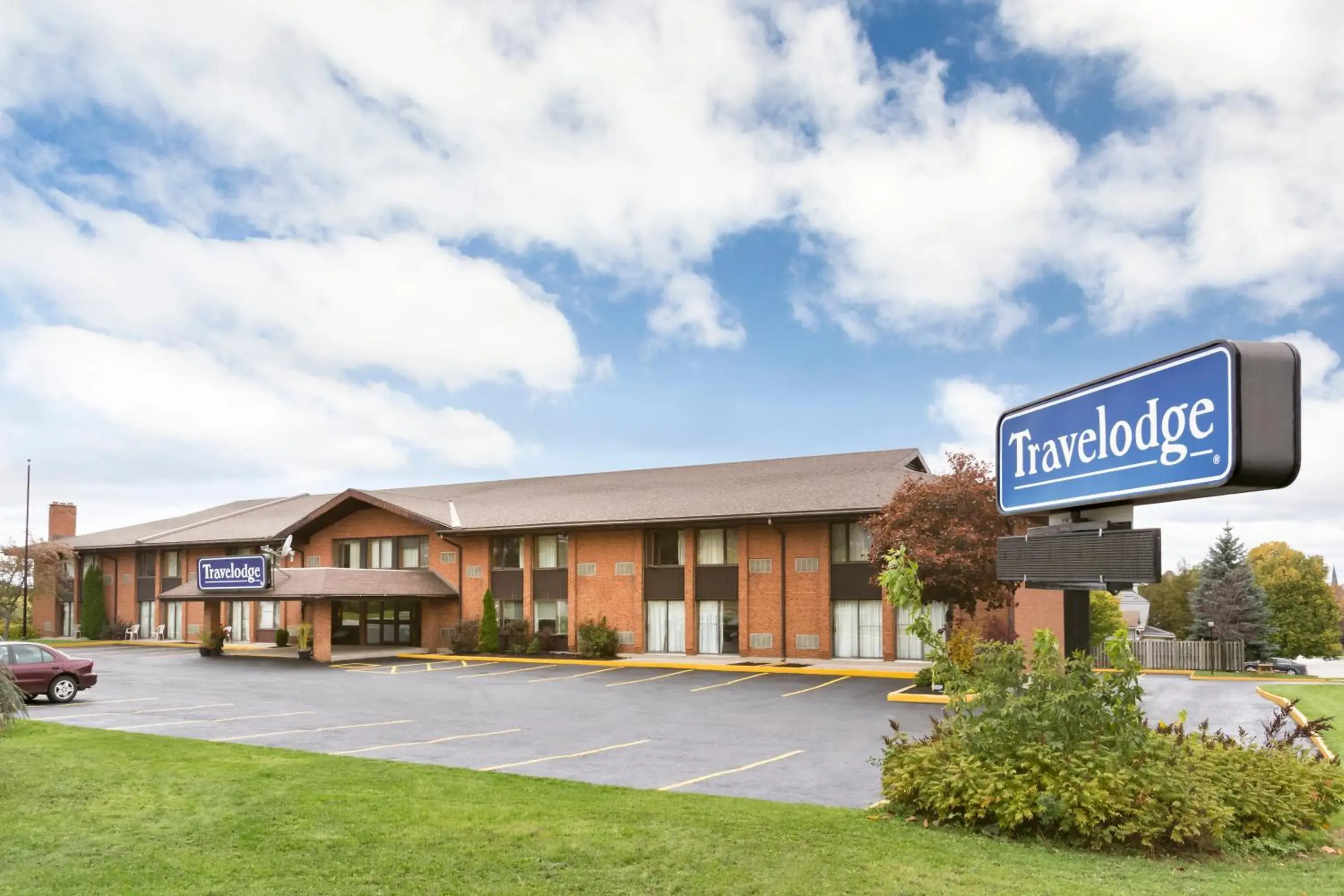 Street view, Property Building in Travelodge by Wyndham Owen Sound ON