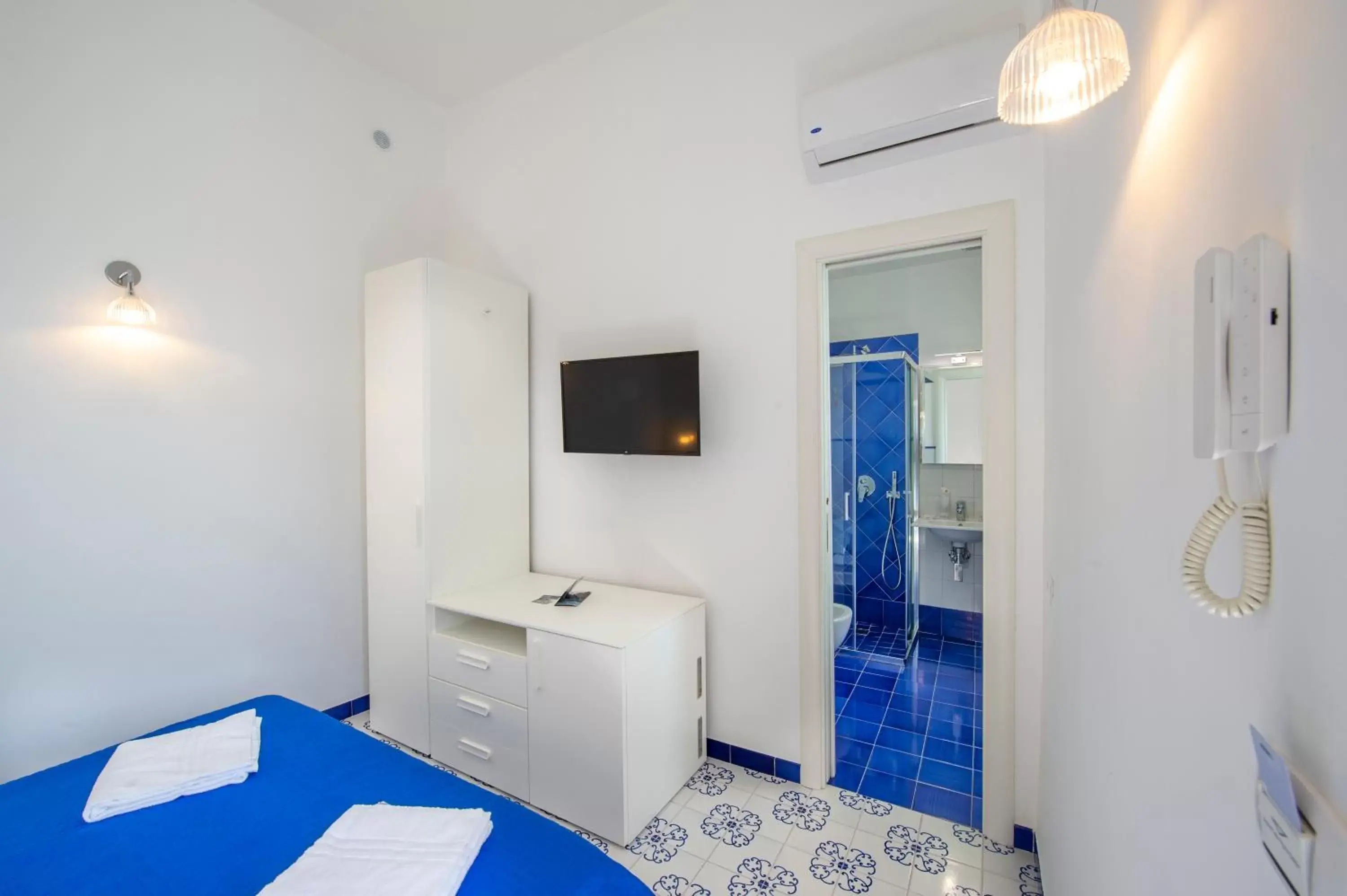 Bathroom, TV/Entertainment Center in Villa Foglia Amalfi