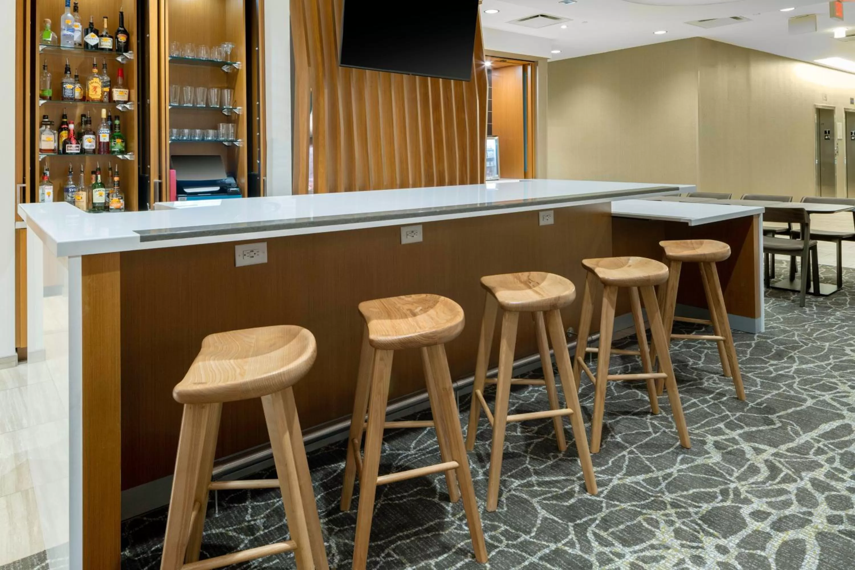 Lounge or bar in SpringHill Suites by Marriott Charlotte Airport Lake Pointe