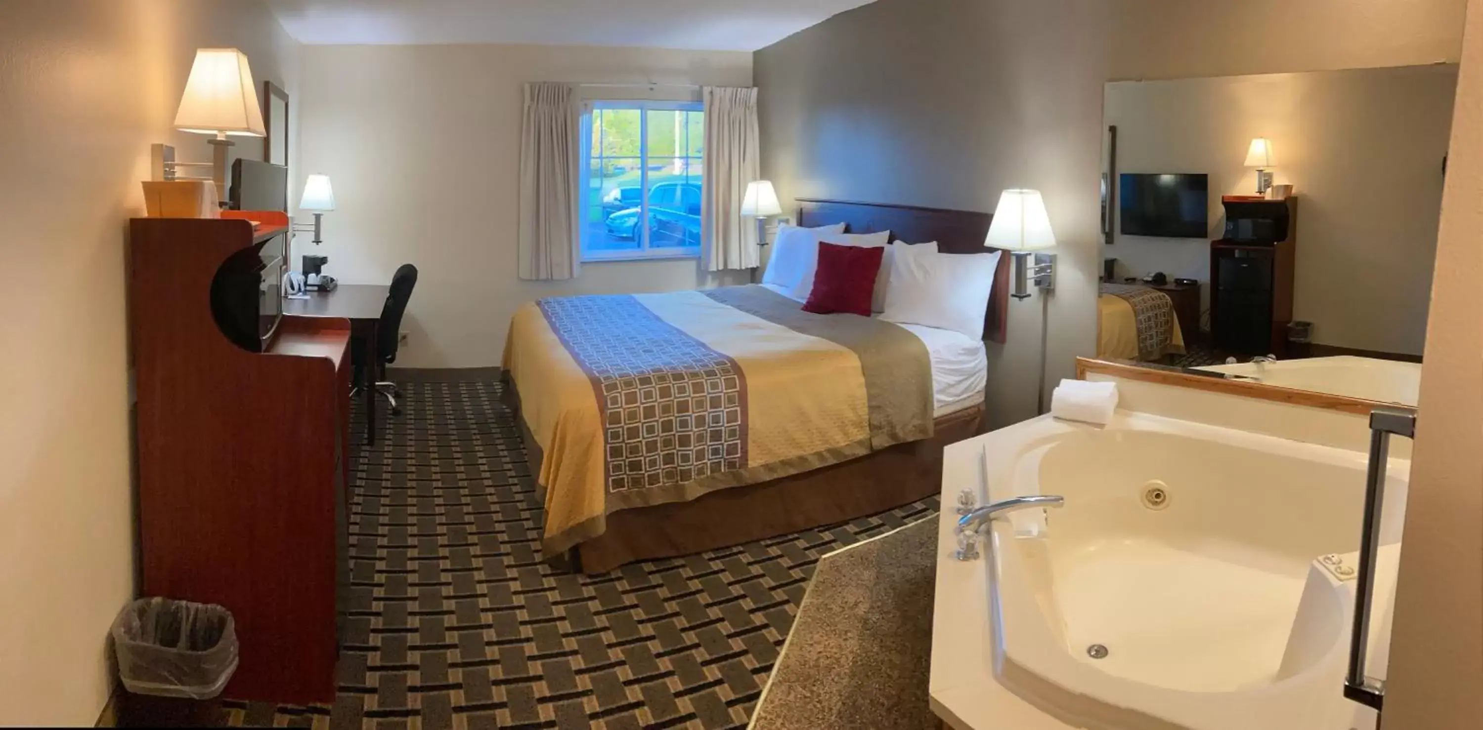 Bed in Super 8 by Wyndham Chisago City Bed in Super 8 by Wyndham Chisago City