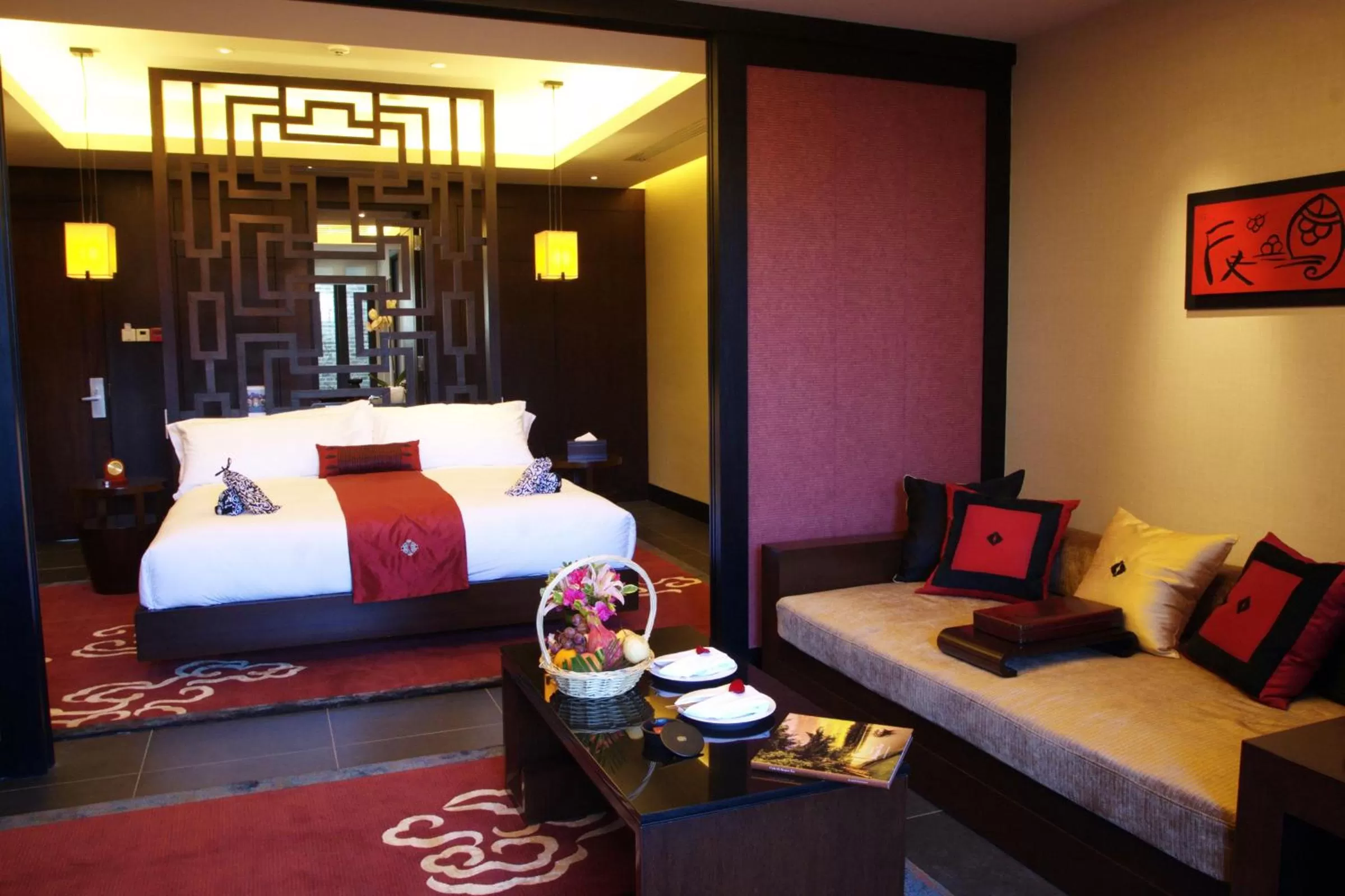 Seating area, Bed in Banyan Tree Lijiang