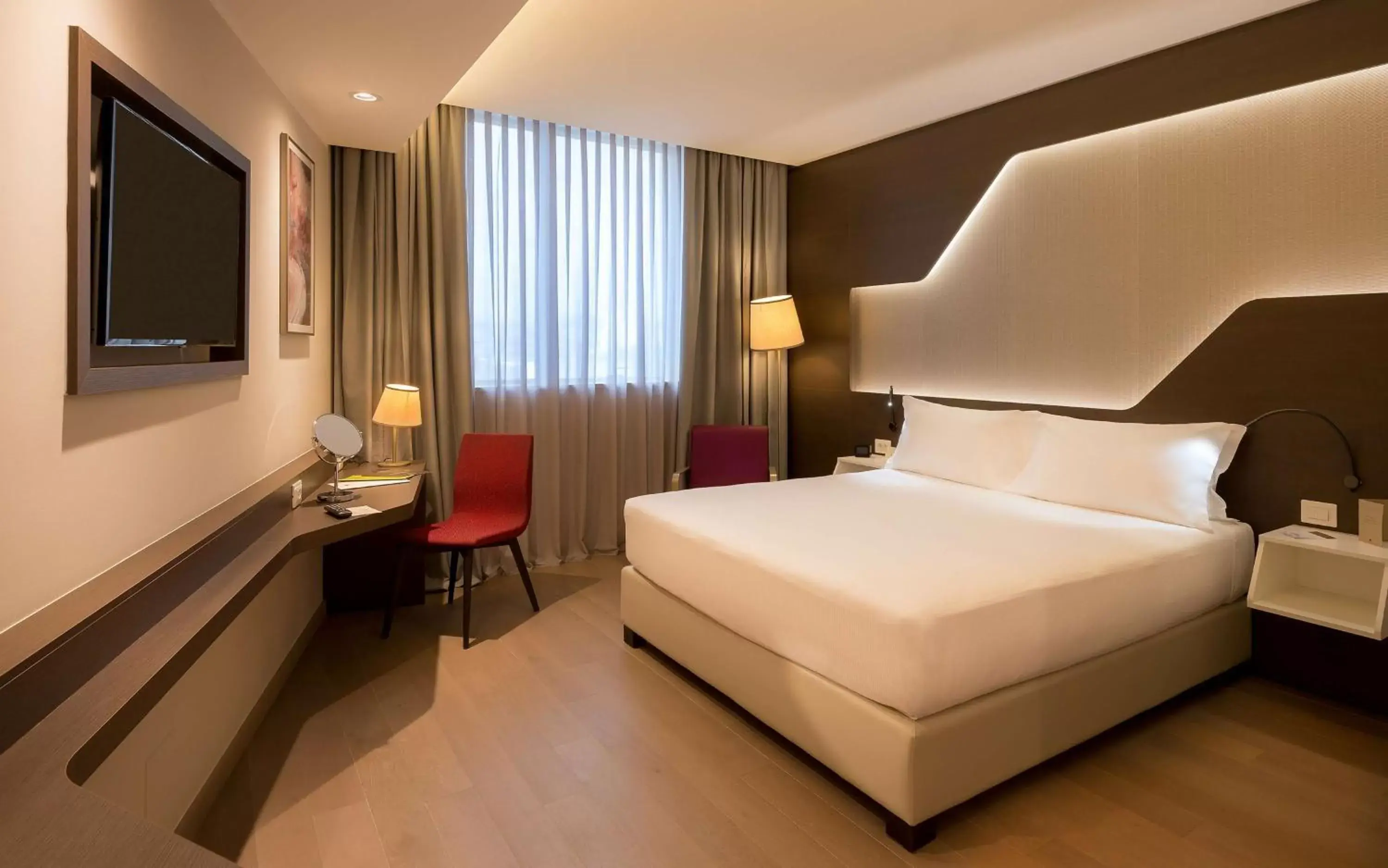 Bedroom, Bed in DoubleTree by Hilton Yerevan City Centre