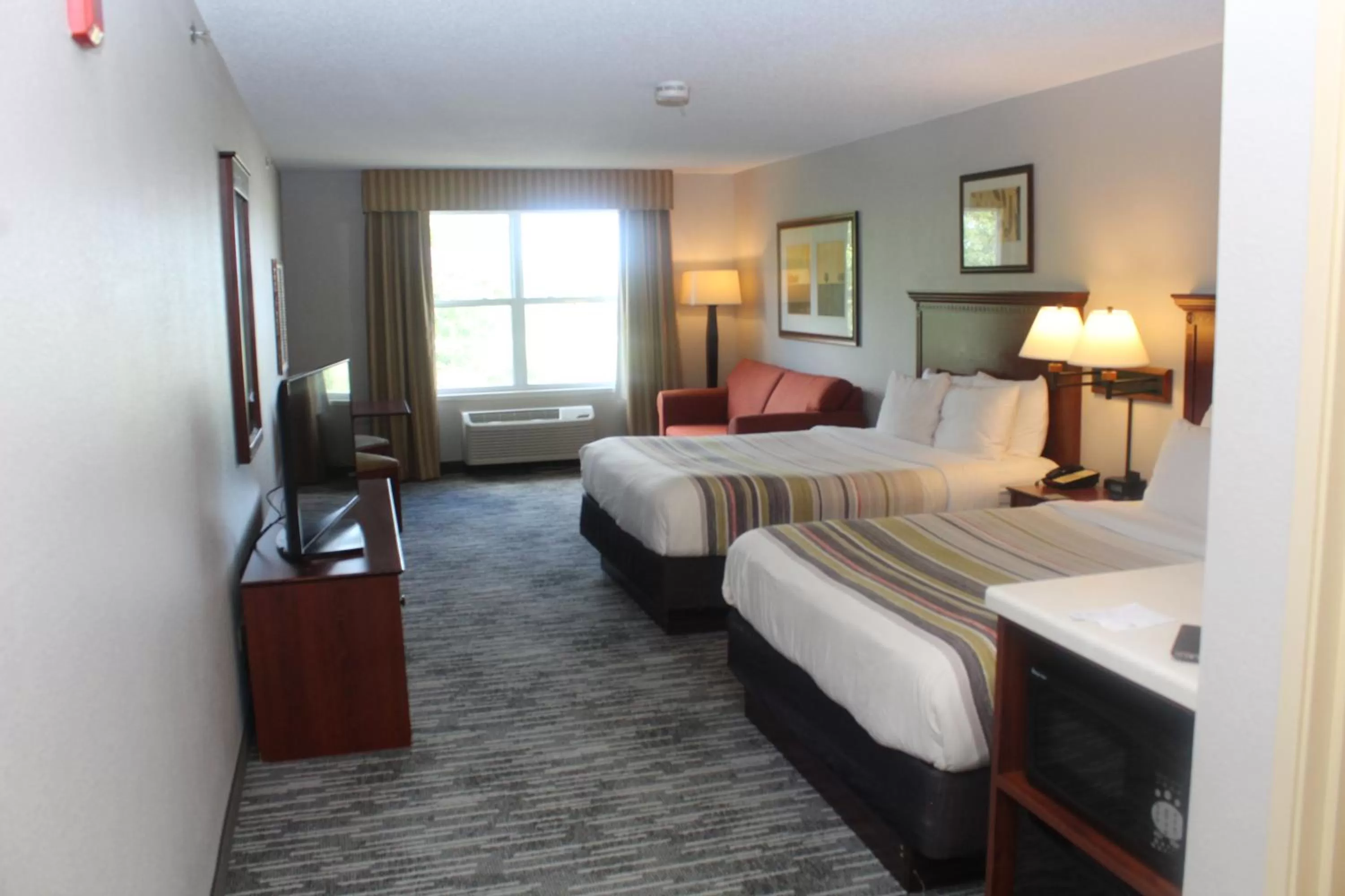 Photo of the whole room, Bed in Country Inn & Suites by Radisson, Crystal Lake, IL