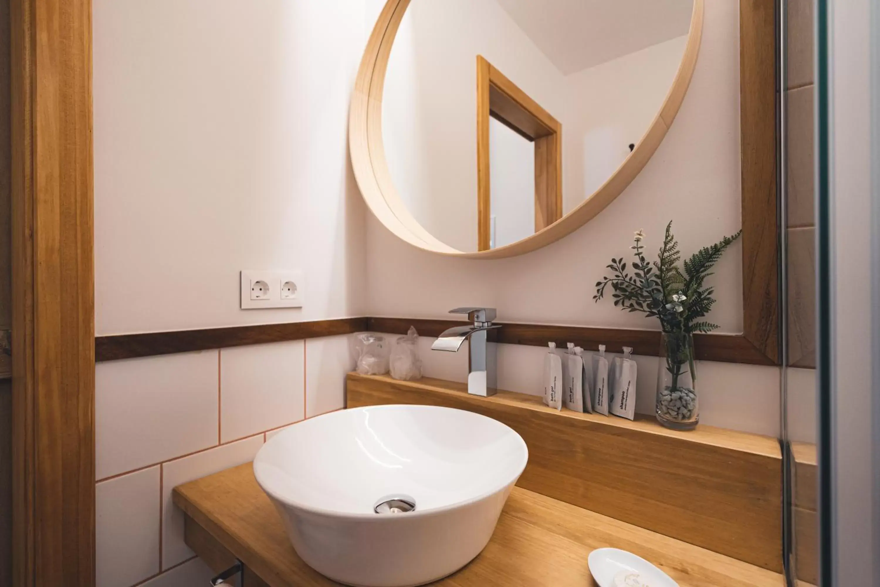 Toilet, Bathroom in La Casa del Médico Hostería Rural