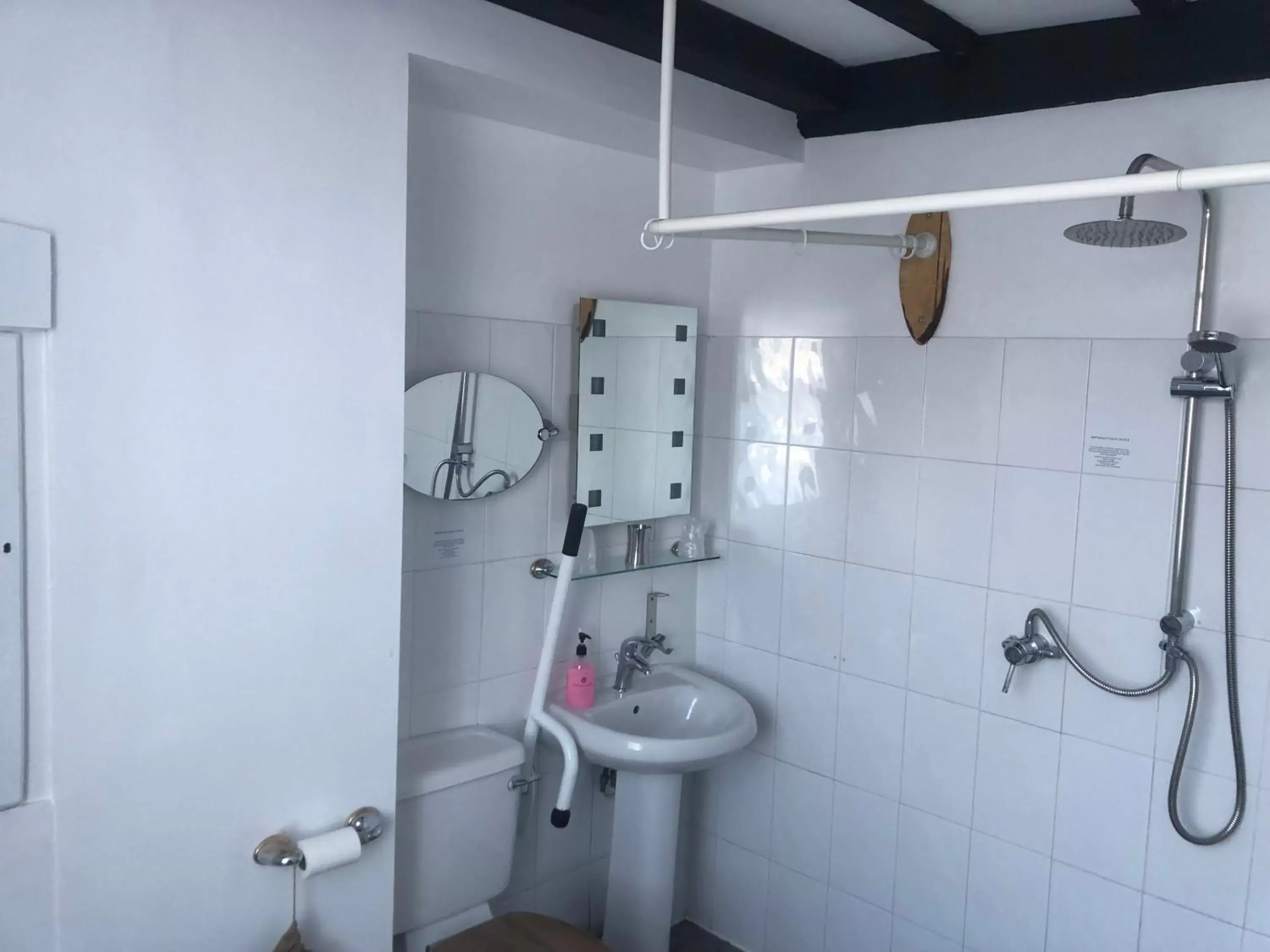Shower, Bathroom in The Mug House Inn