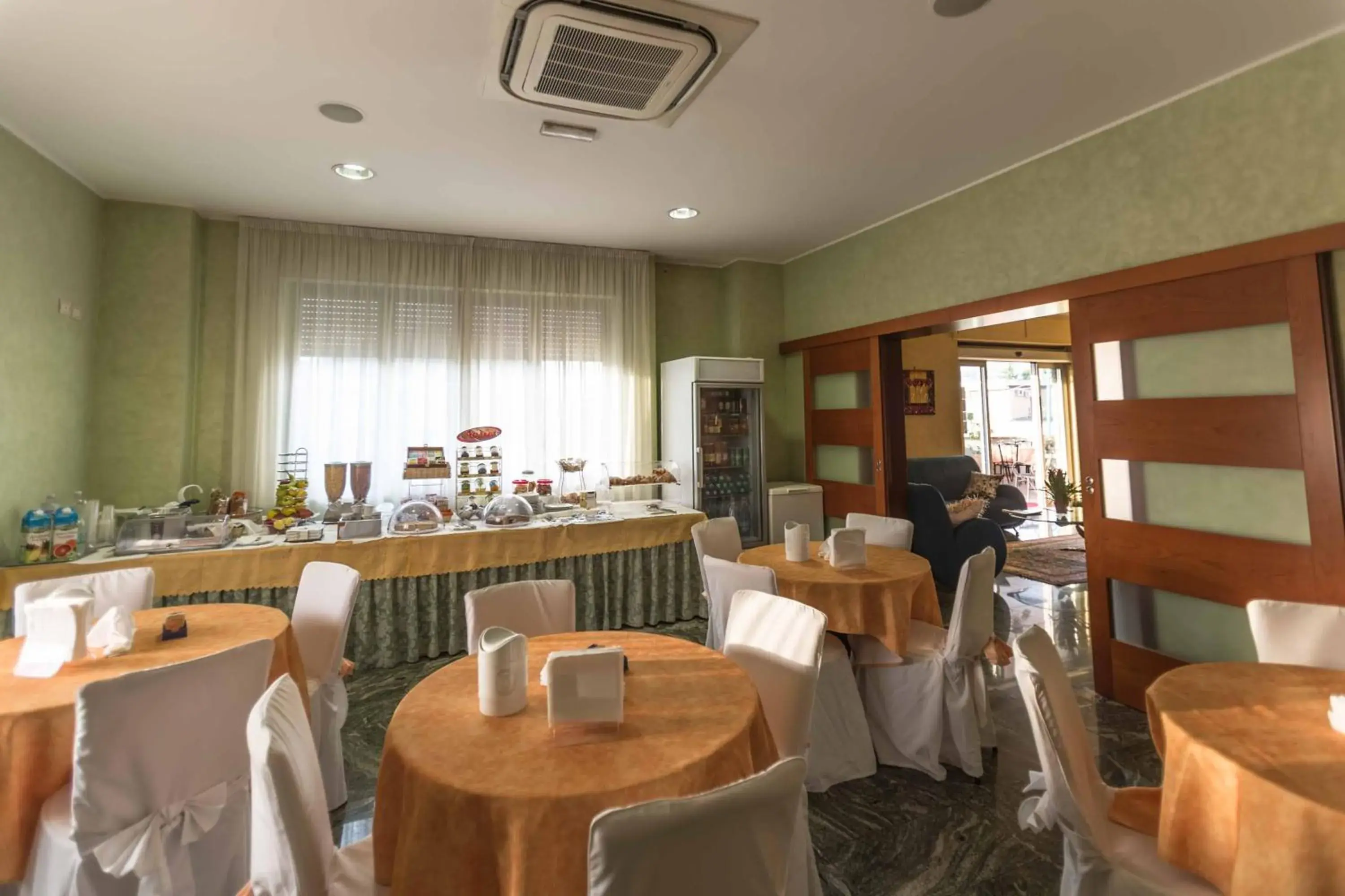 Restaurant/Places to Eat in Hotel Aquila