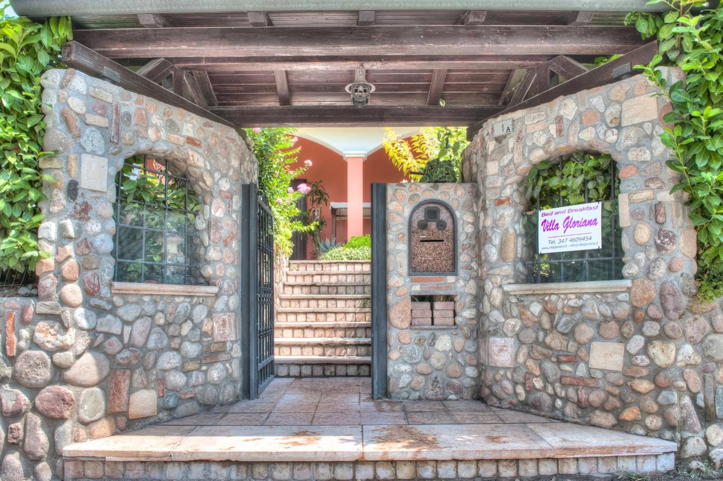 Facade/entrance in B&B Villa Gloriana