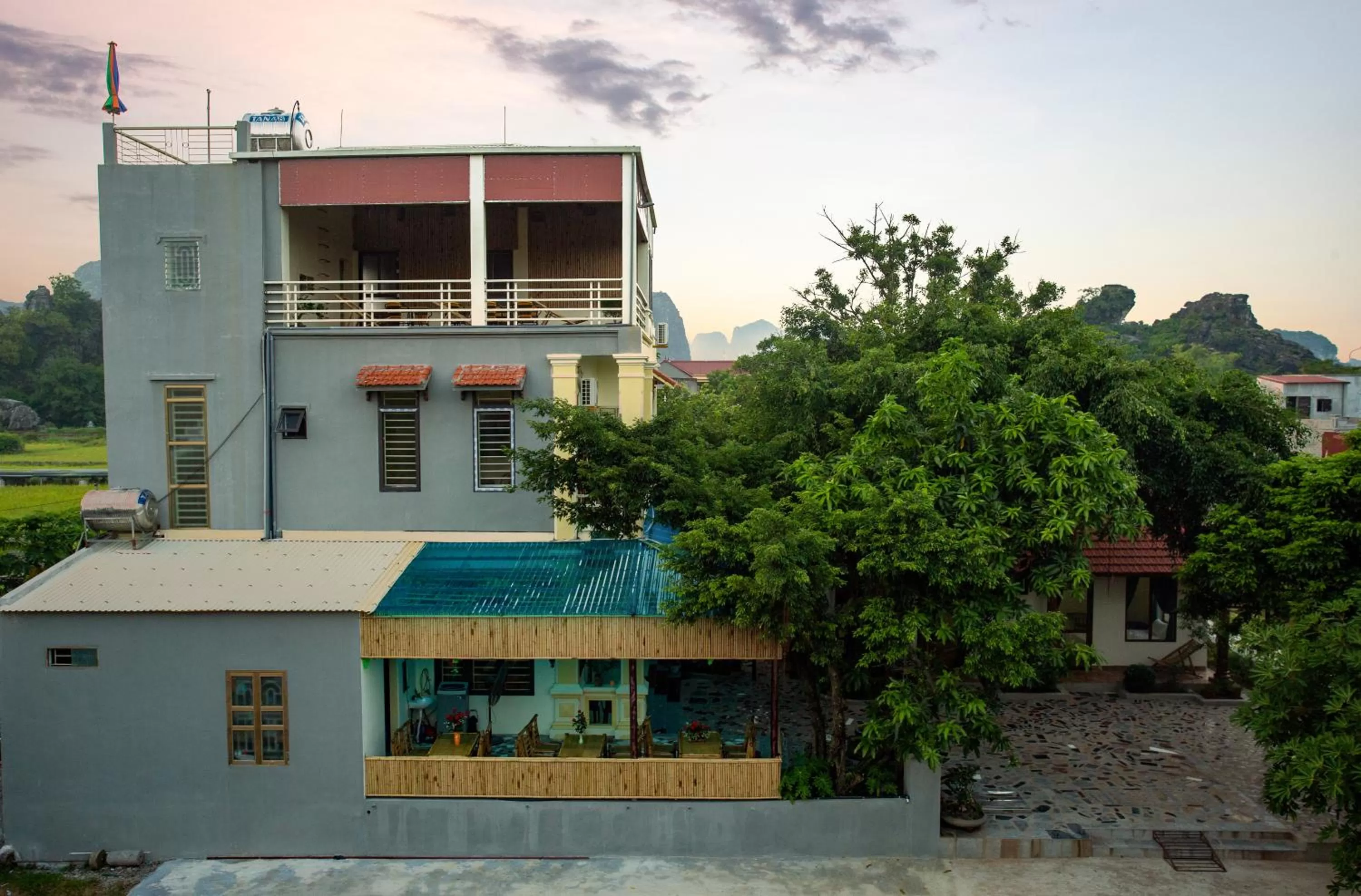 Hang Mua Central Homestay