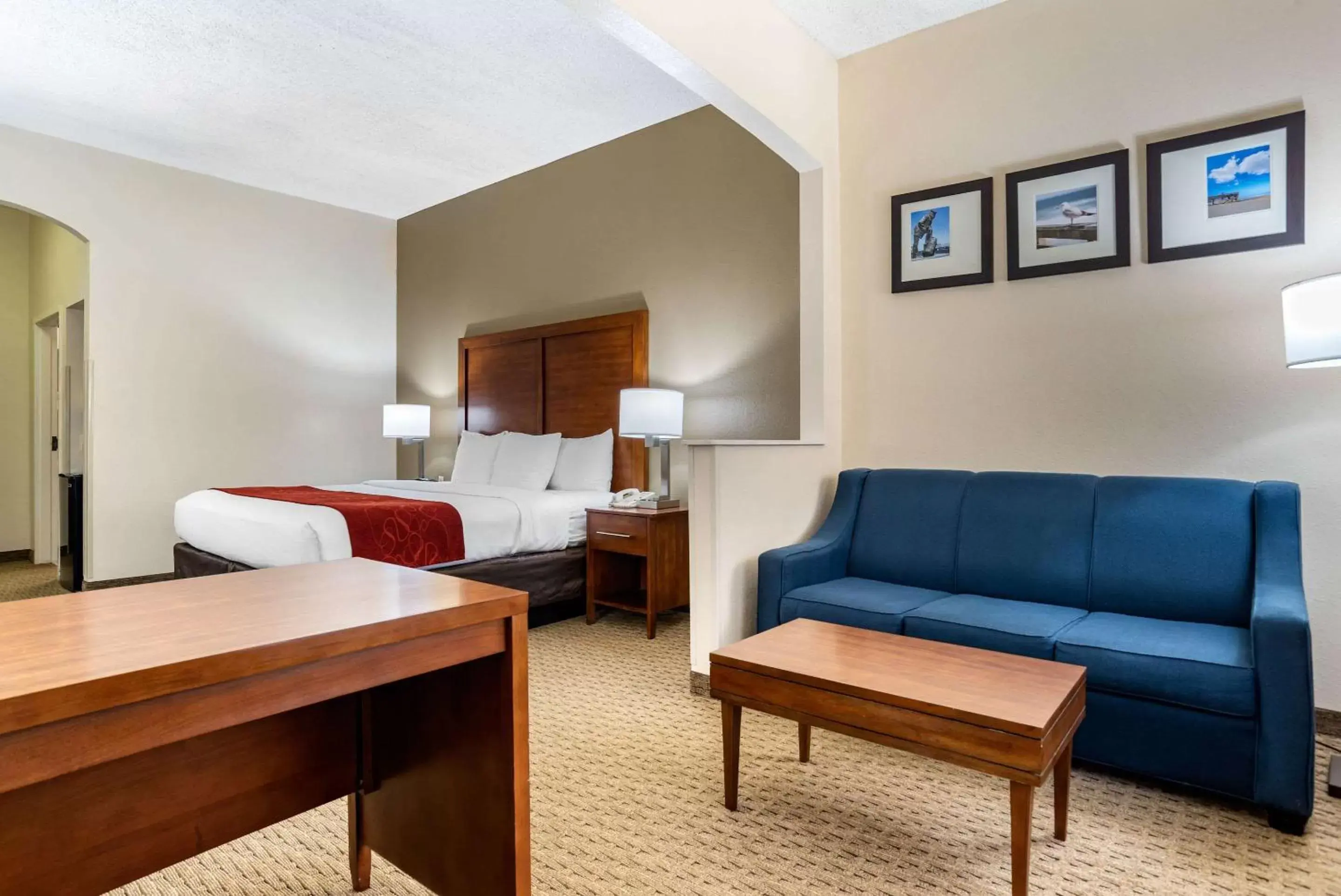 Photo of the whole room in Comfort Suites Airport