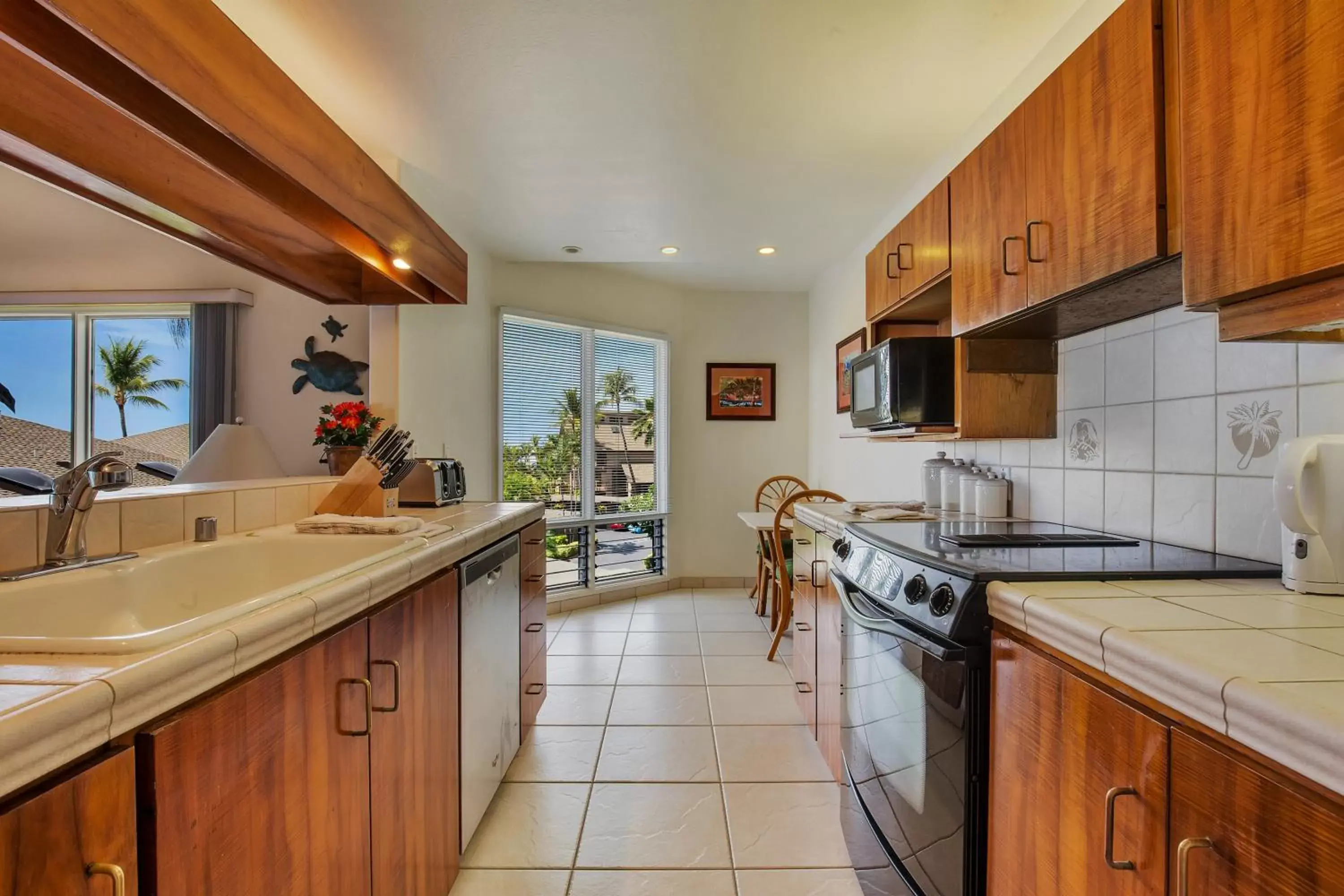 Kitchen/Kitchenette in Kanaloa at Kona by Castle Resorts & Hotels