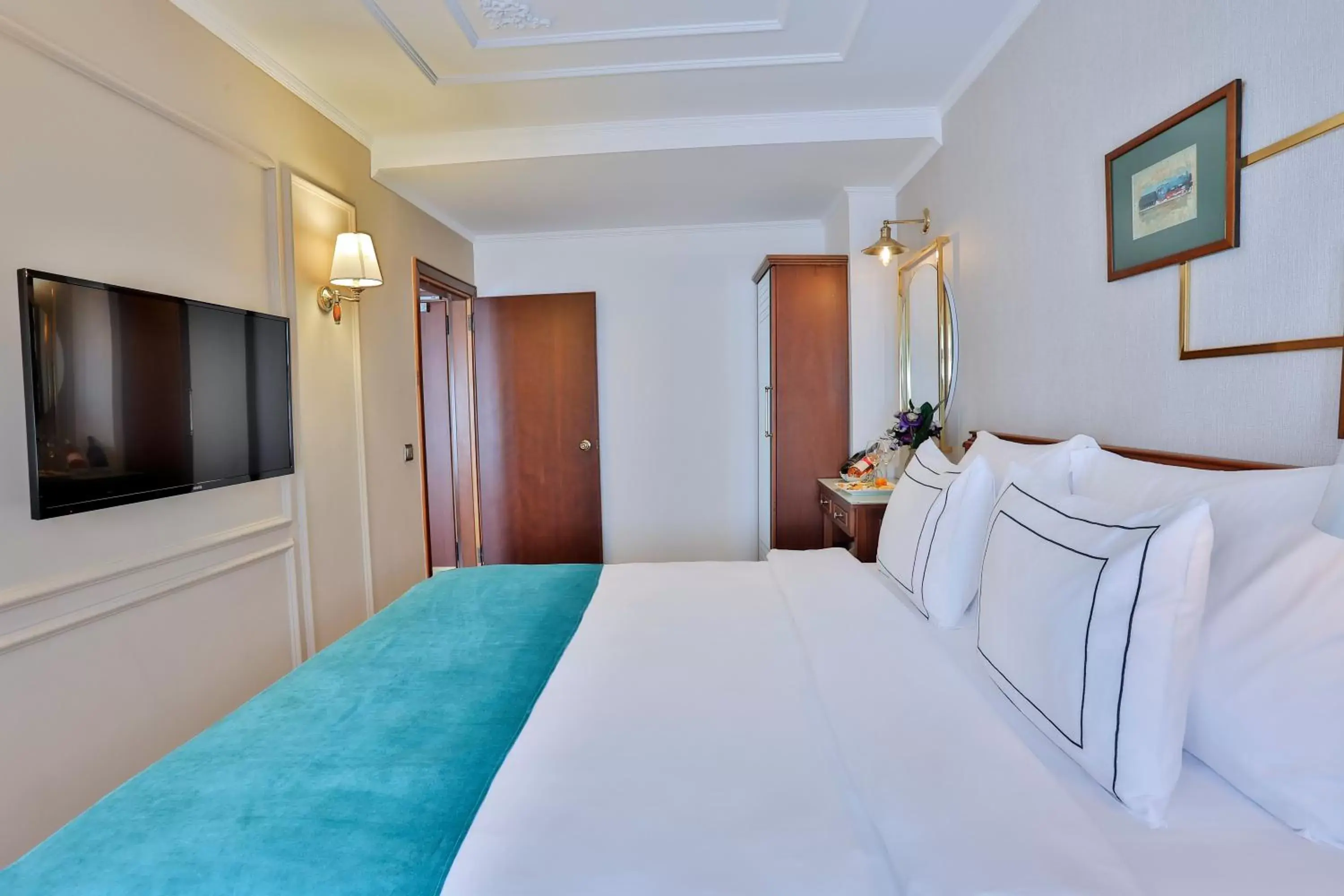 Photo of the whole room, Bed in Orient Express & Spa by Orka Hotels