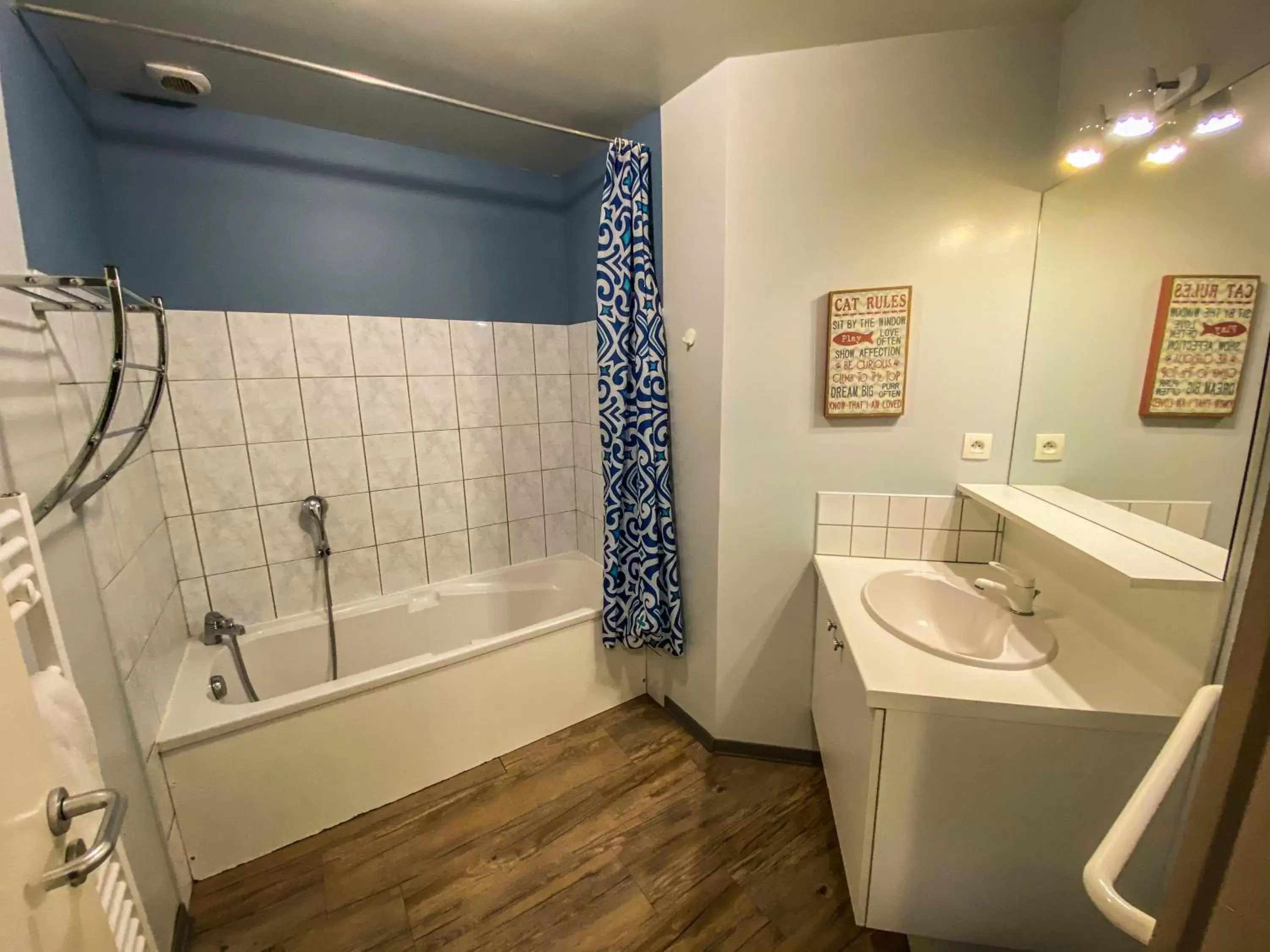 Bathroom in Appart'Hôtel LIDO au bord de l'eau