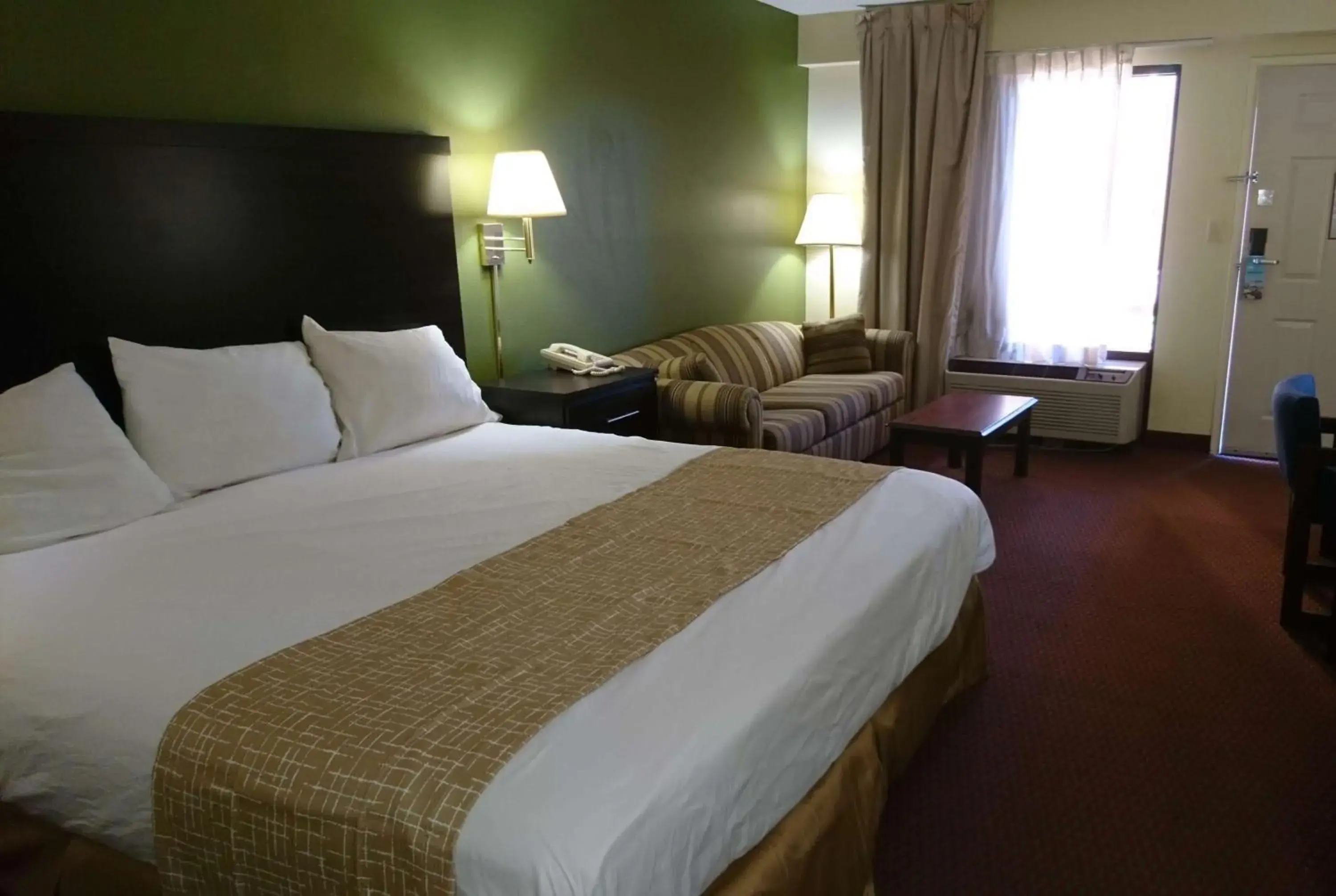 Photo of the whole room, Bed in Travelodge by Wyndham Knoxville East