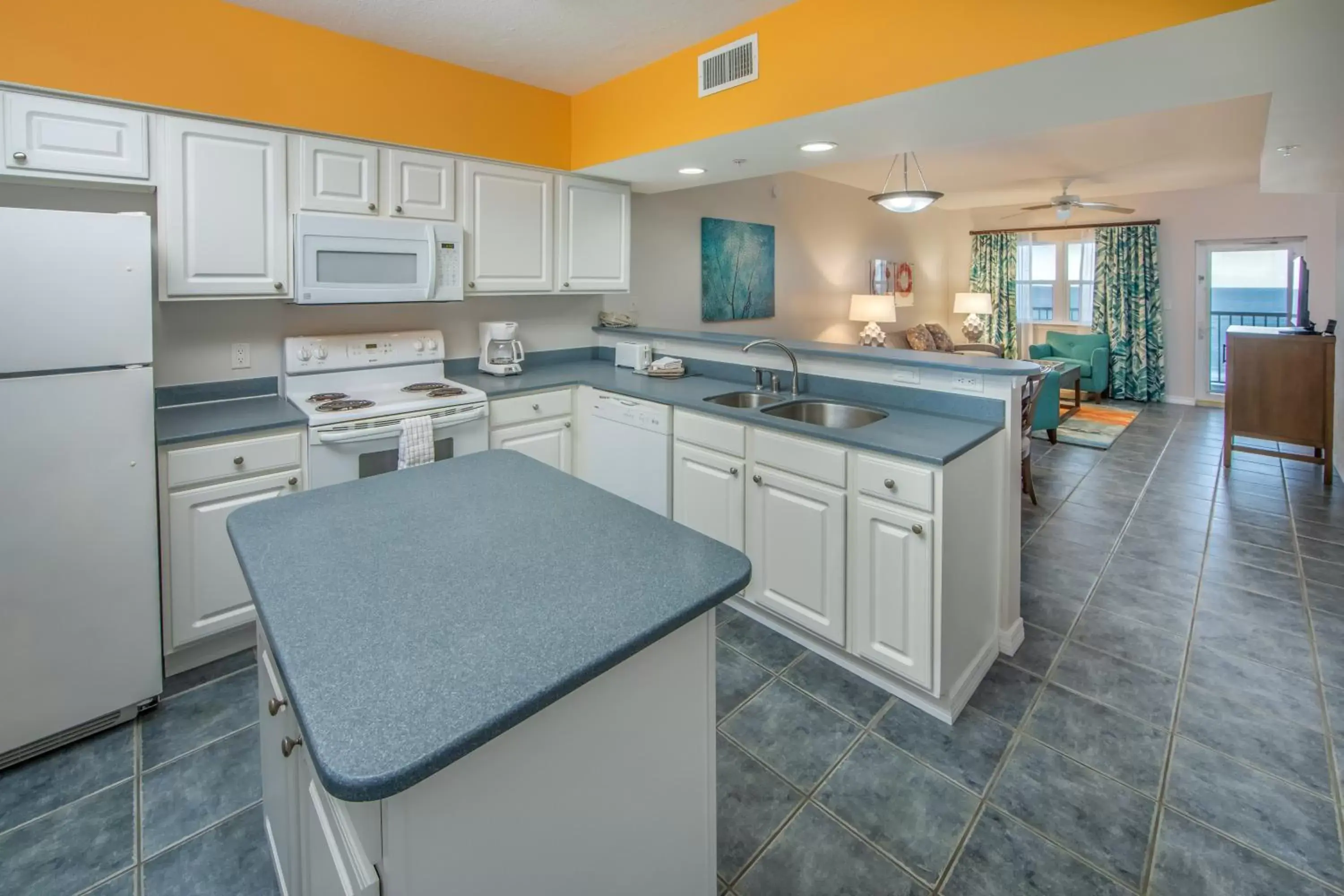 Photo of the whole room, Kitchen/Kitchenette in Holiday Inn Club Vacations Panama City Beach Resort, an IHG Hotel