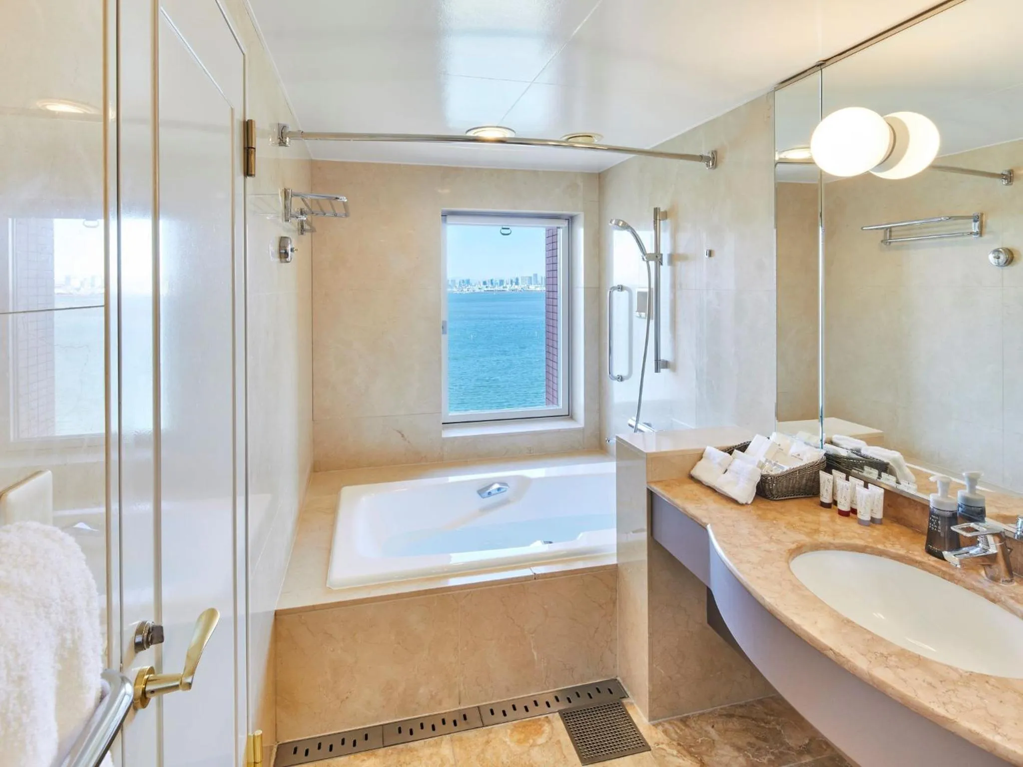 Bathroom in Grand Nikko Tokyo Bay Maihama