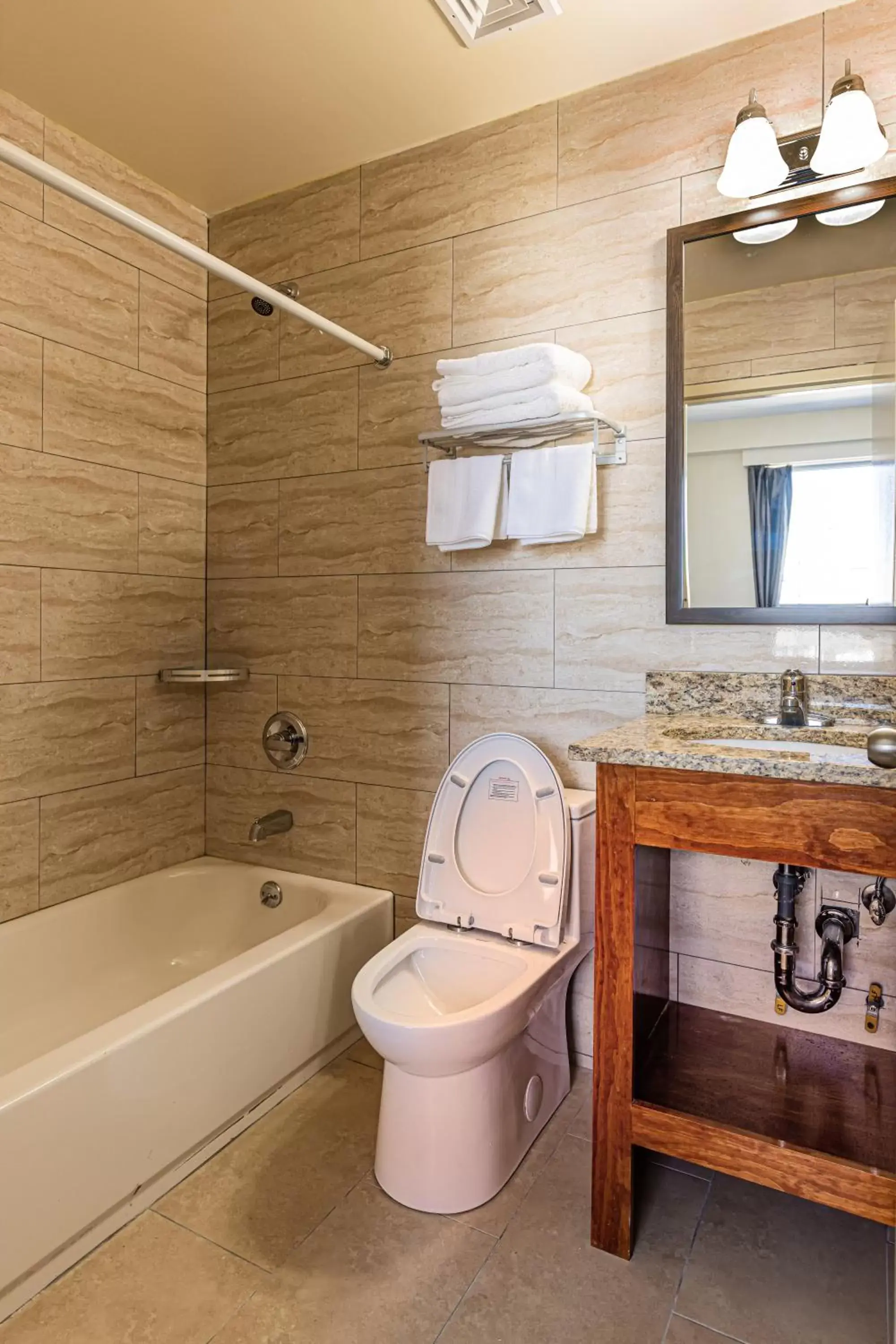 Shower, Bathroom in Astoria Inn LaGuardia Hotel