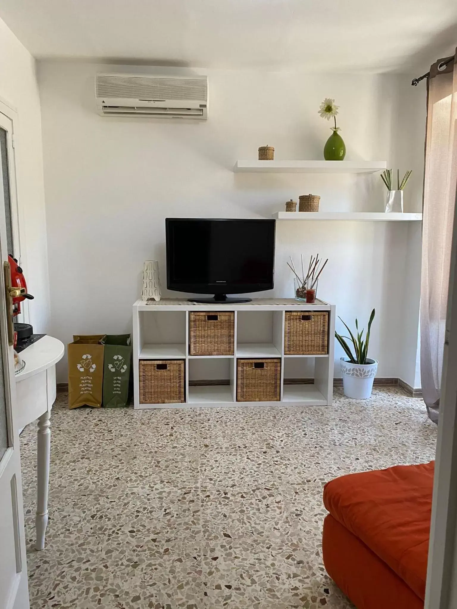 Living room, TV/Entertainment Center in A'MA CASA