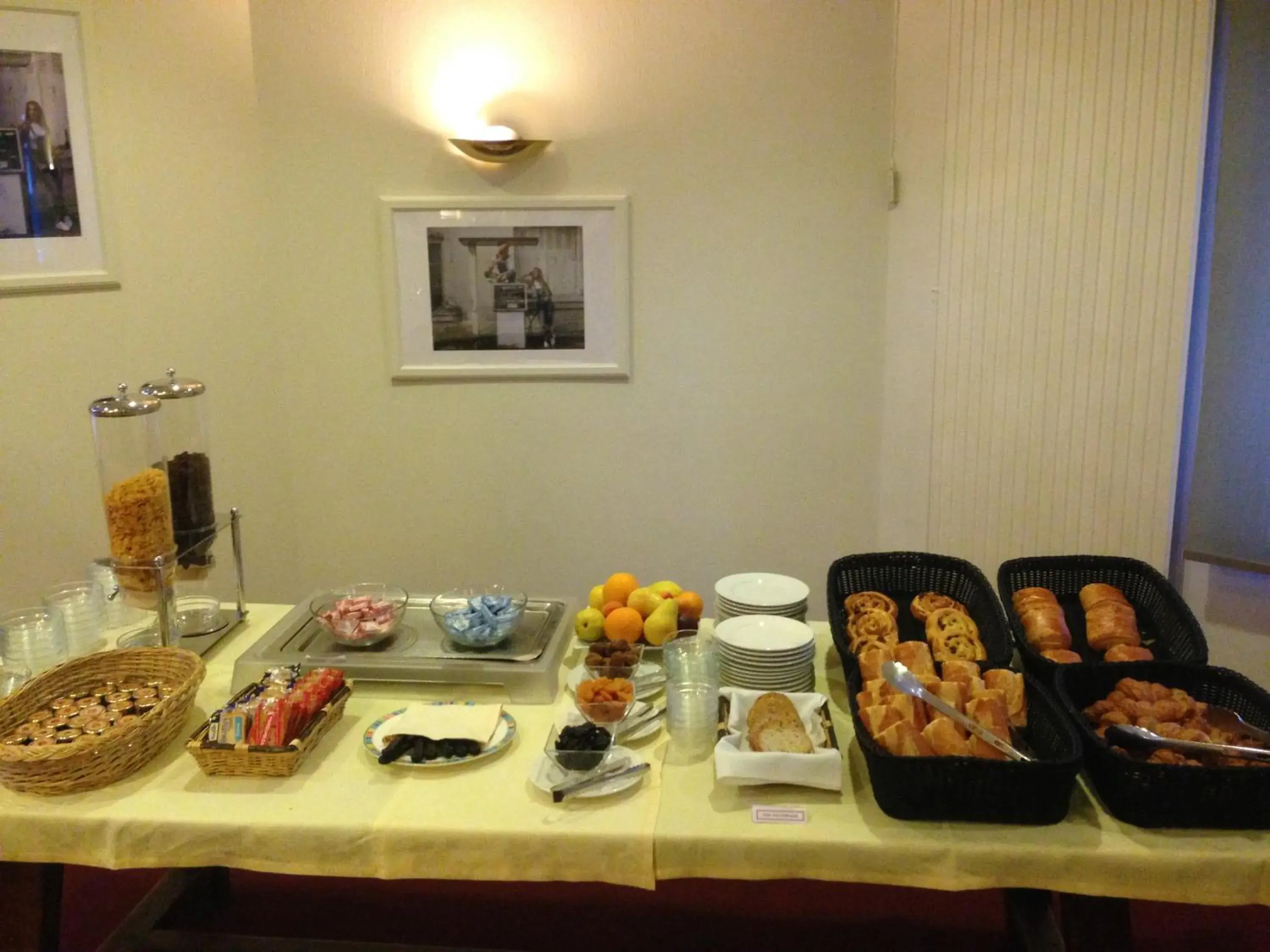 Food and drinks in Hotel Du Lion D'argent Et Des Tanneries