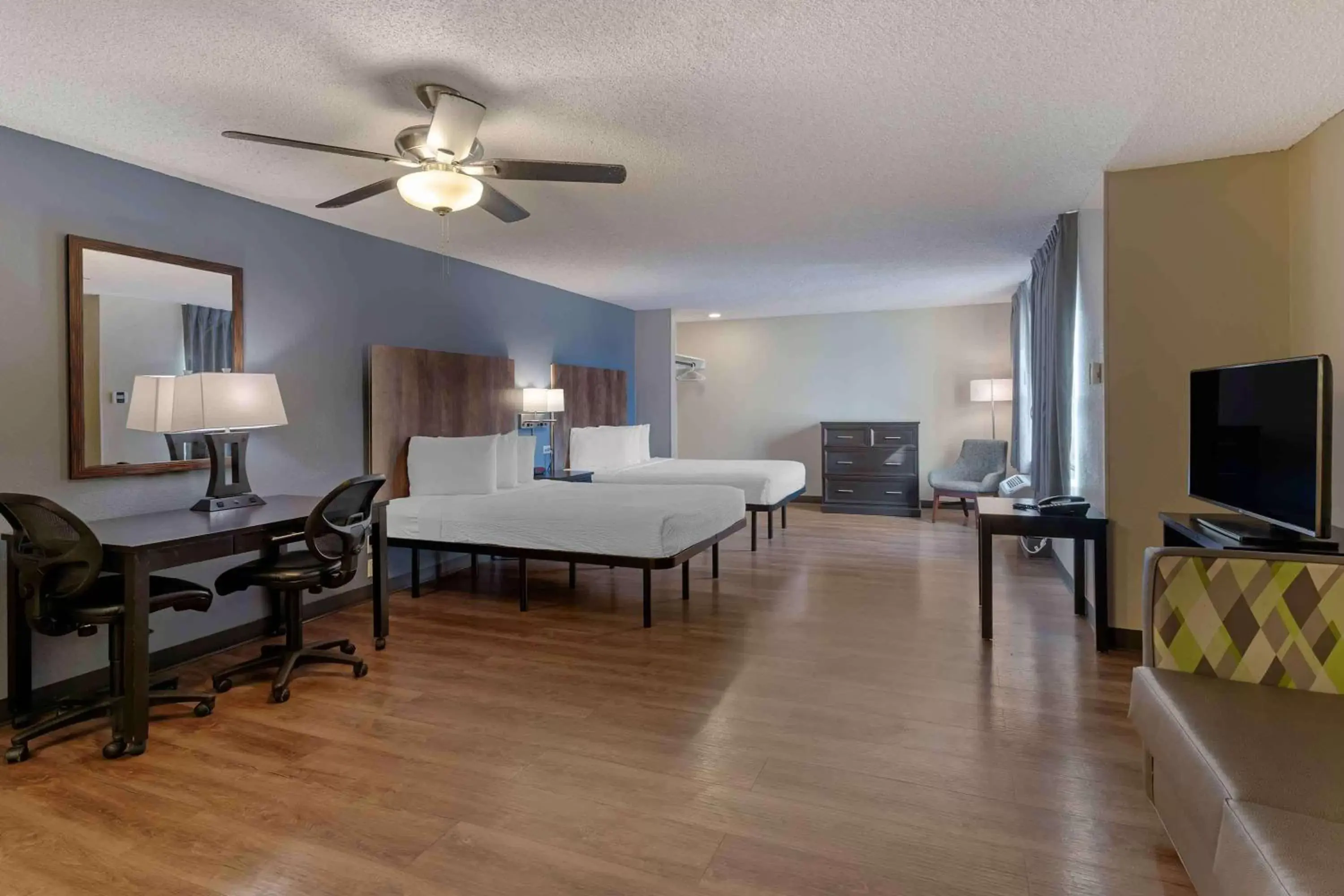 Bedroom, TV/Entertainment Center in Extended Stay America Premier Suites - Union City - Dyer St
